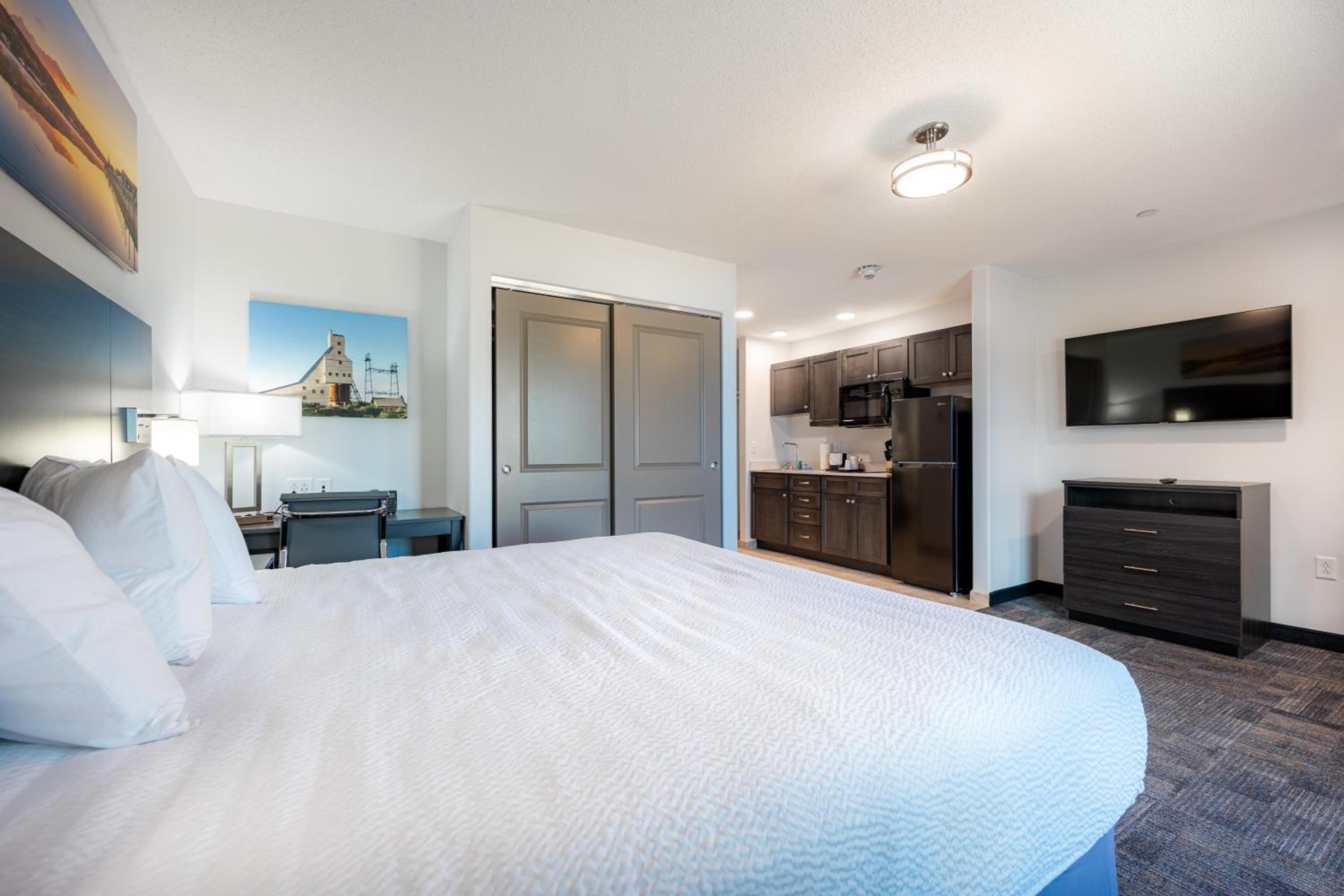 Deluxe King Room photo 1