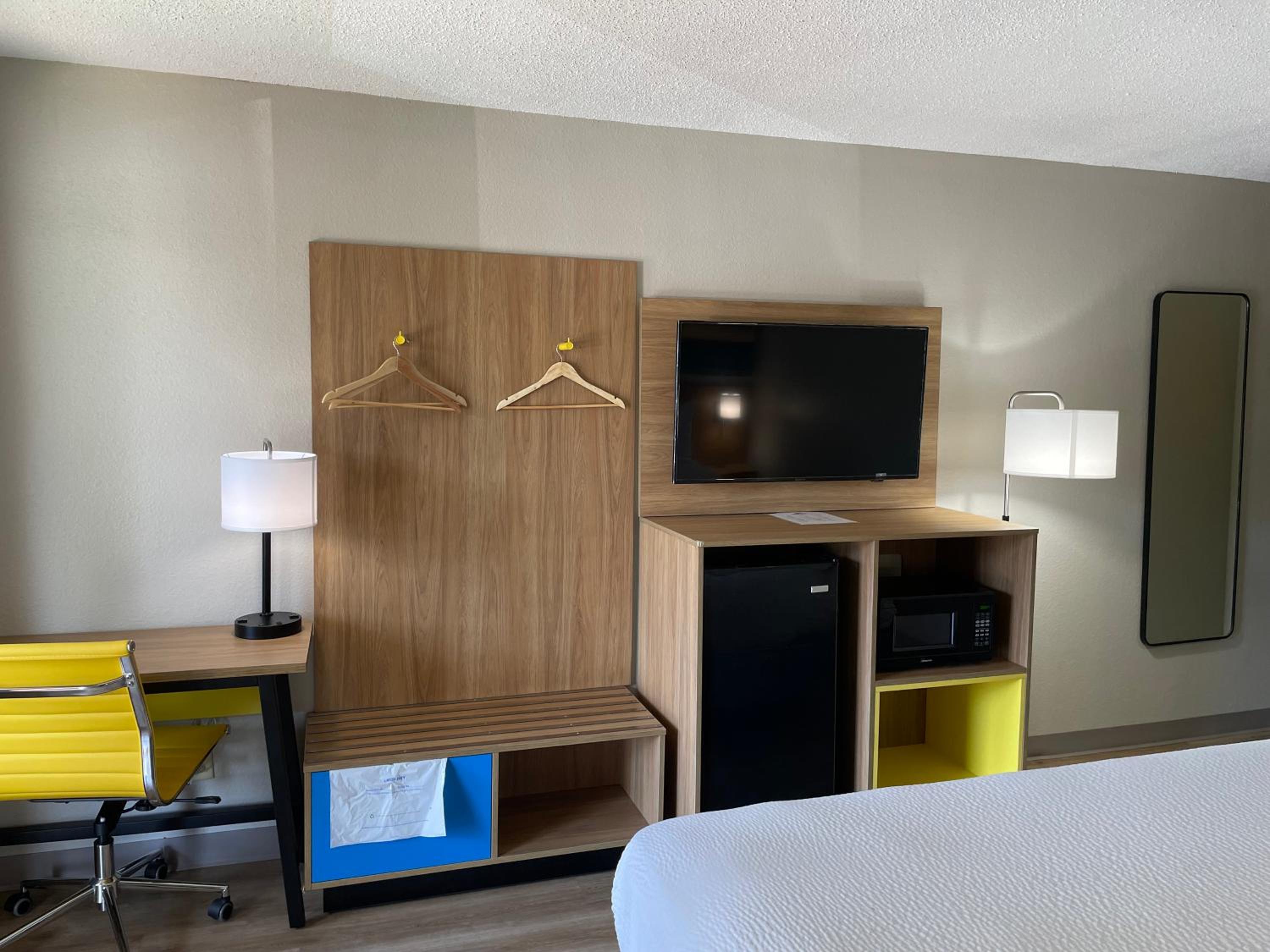 Double Room with Two Double Beds - Non-Smoking - Photo 3