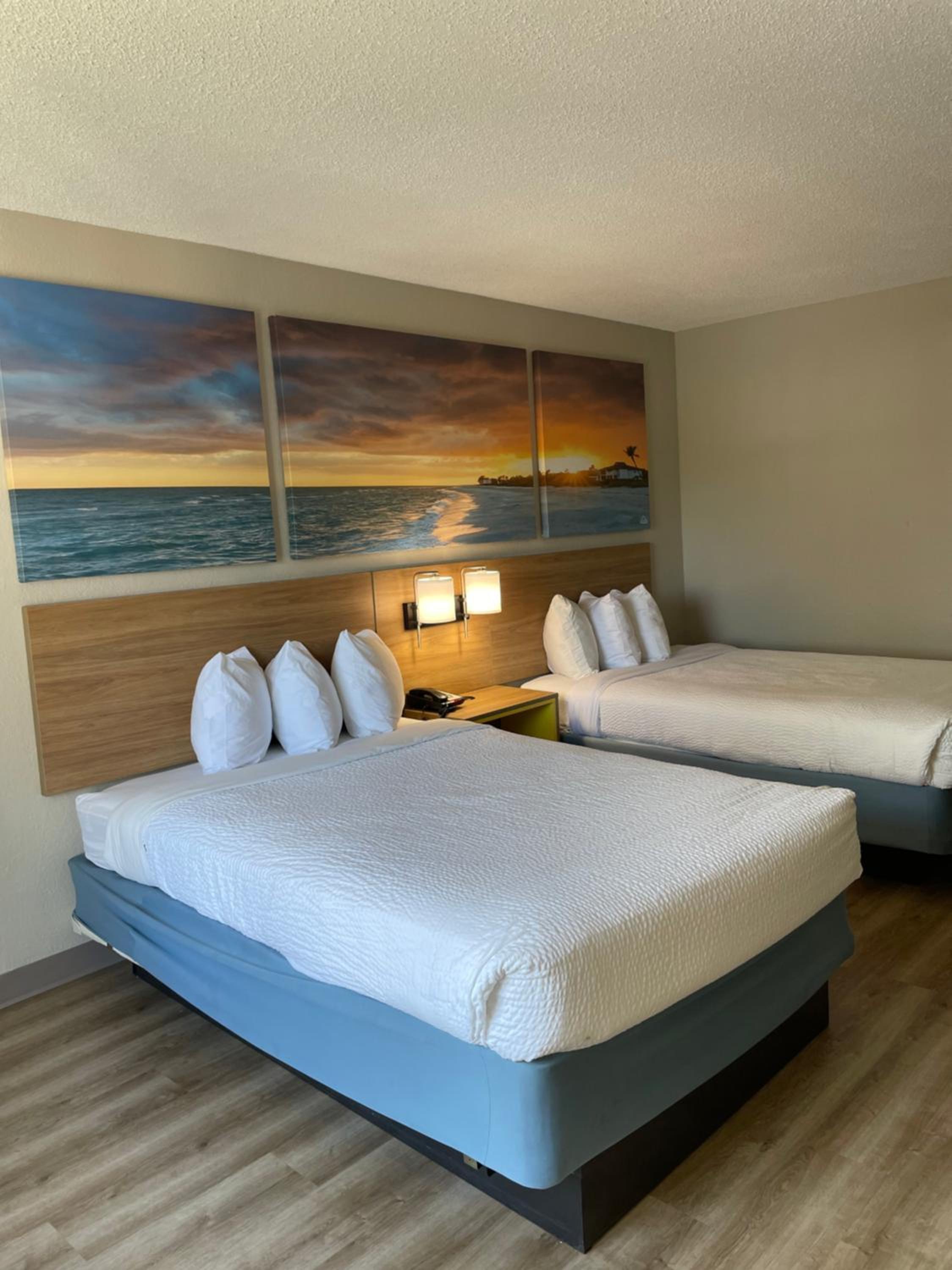Deluxe Double Room with Two Double Beds - Non-Smoking - Photo 2