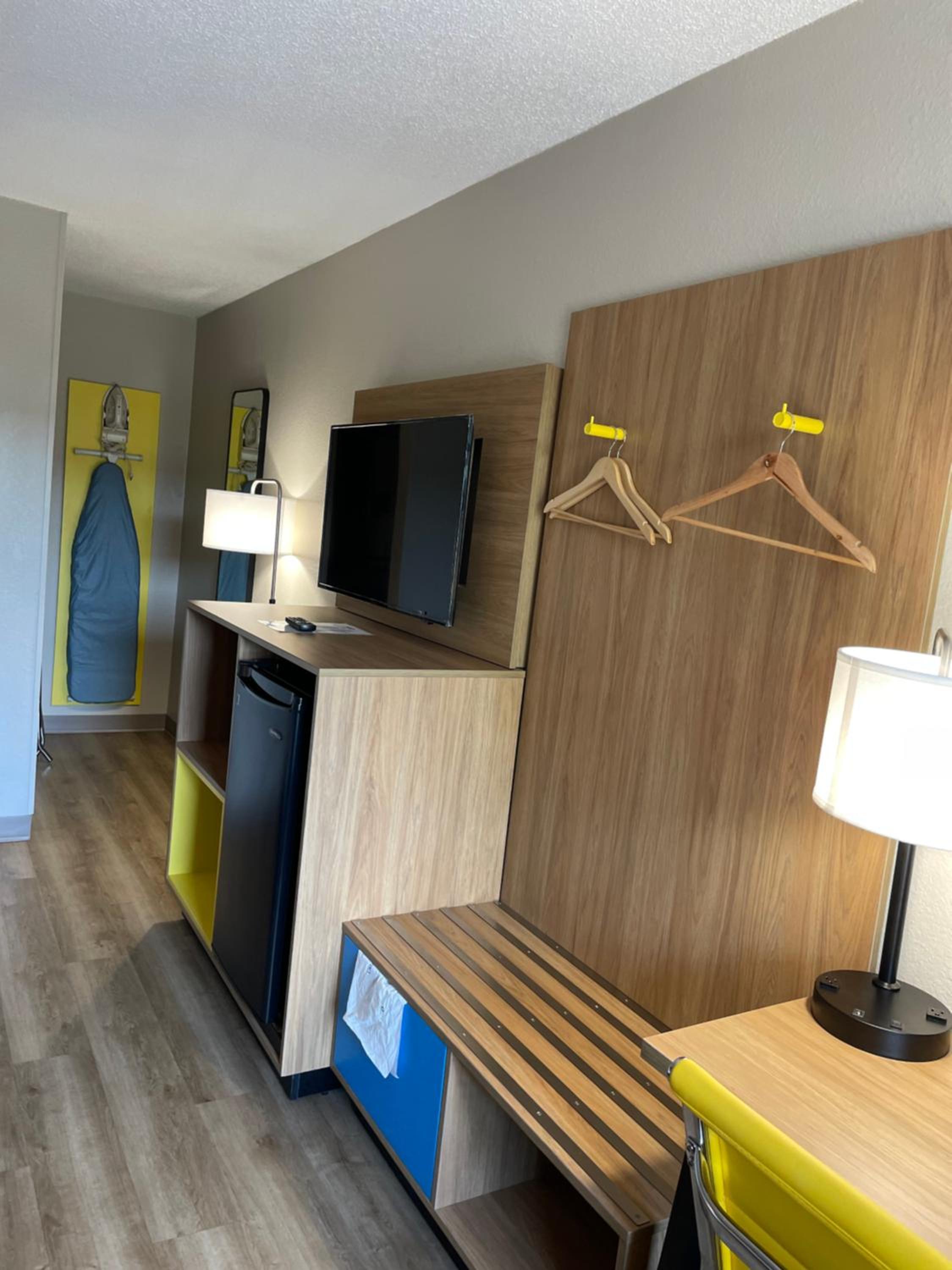 Deluxe Double Room with Two Double Beds - Non-Smoking - Photo 5