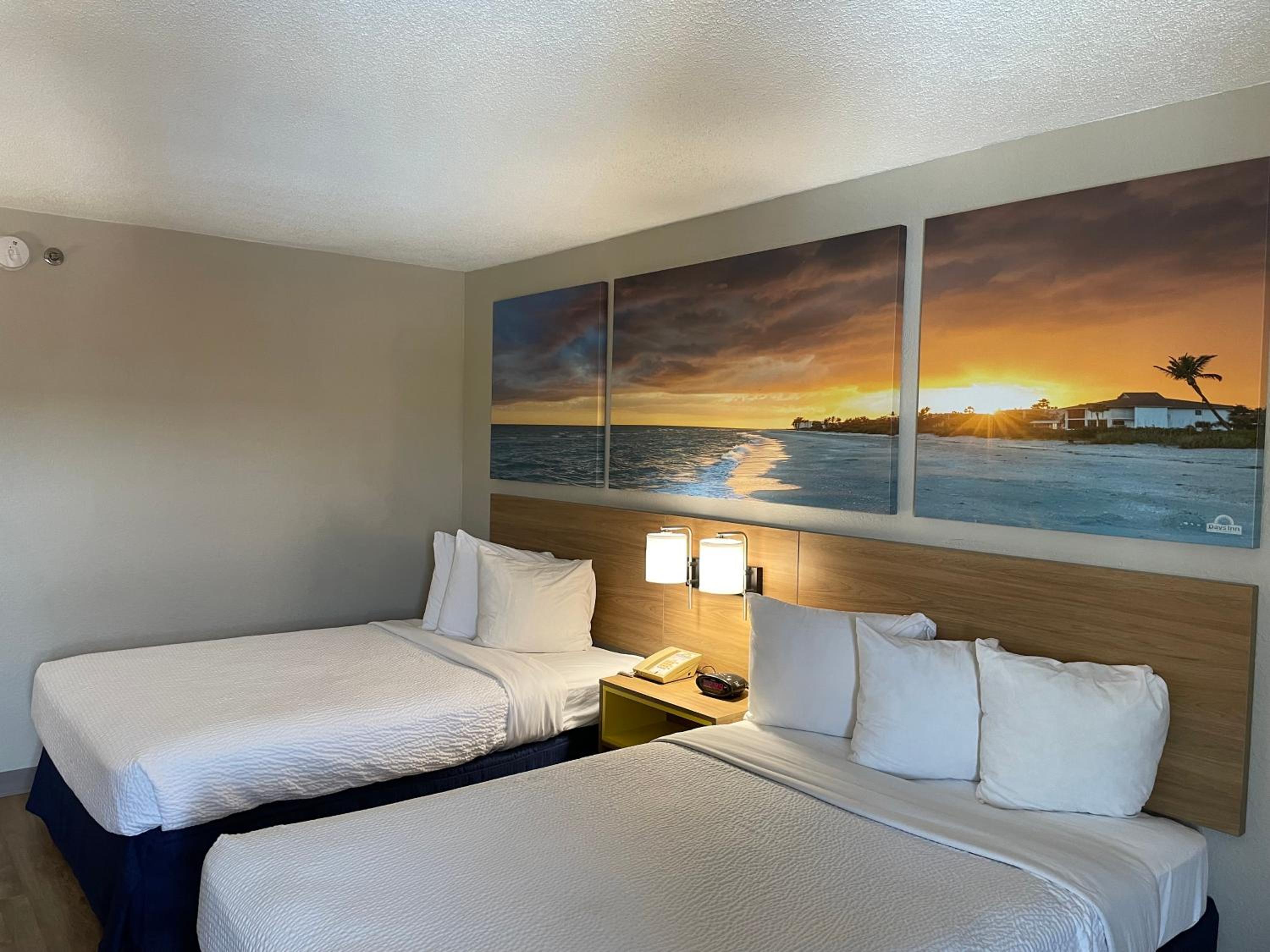 Double Room with Two Double Beds - Non-Smoking - Photo 2