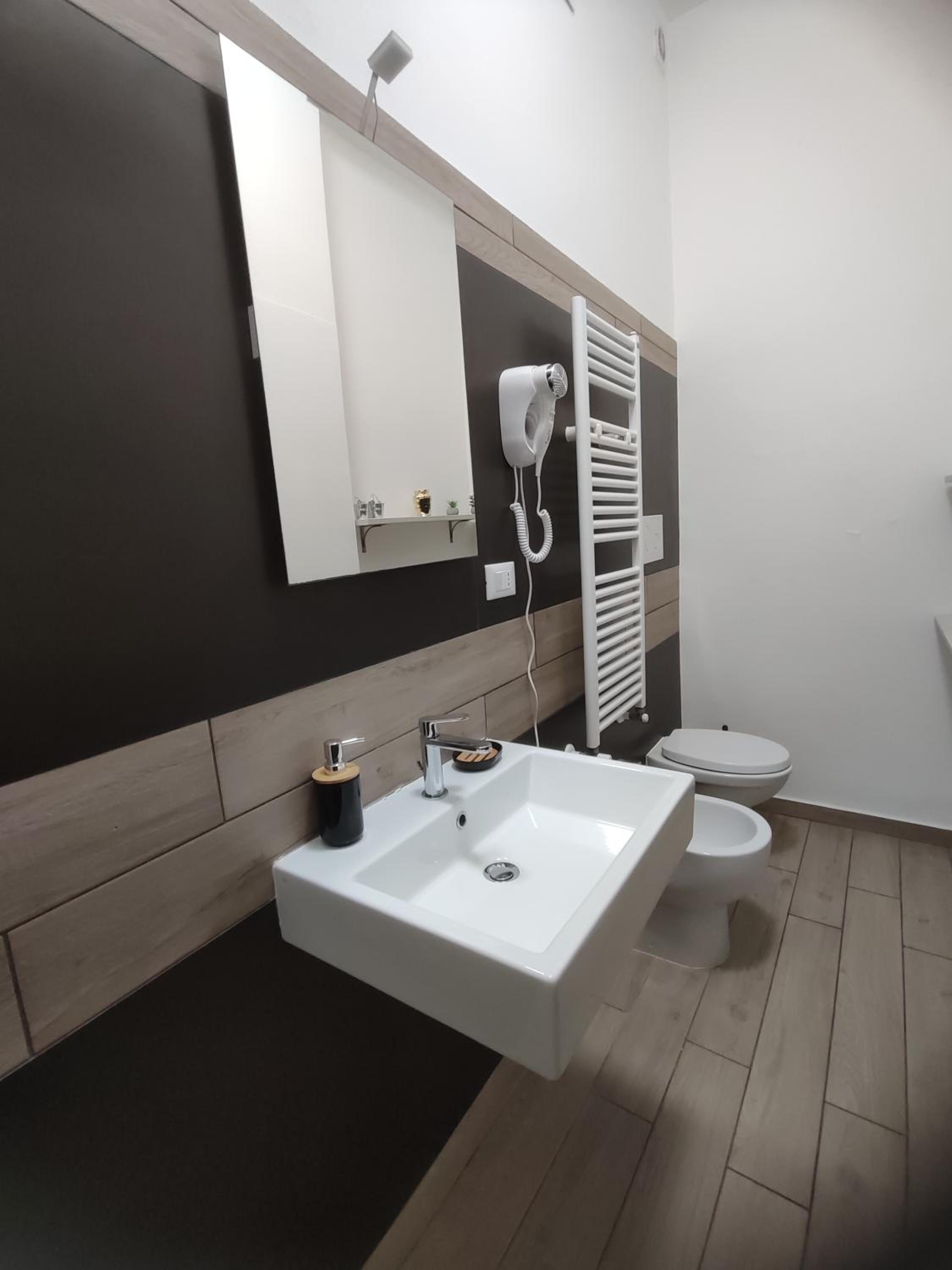 Double Room - Photo 6