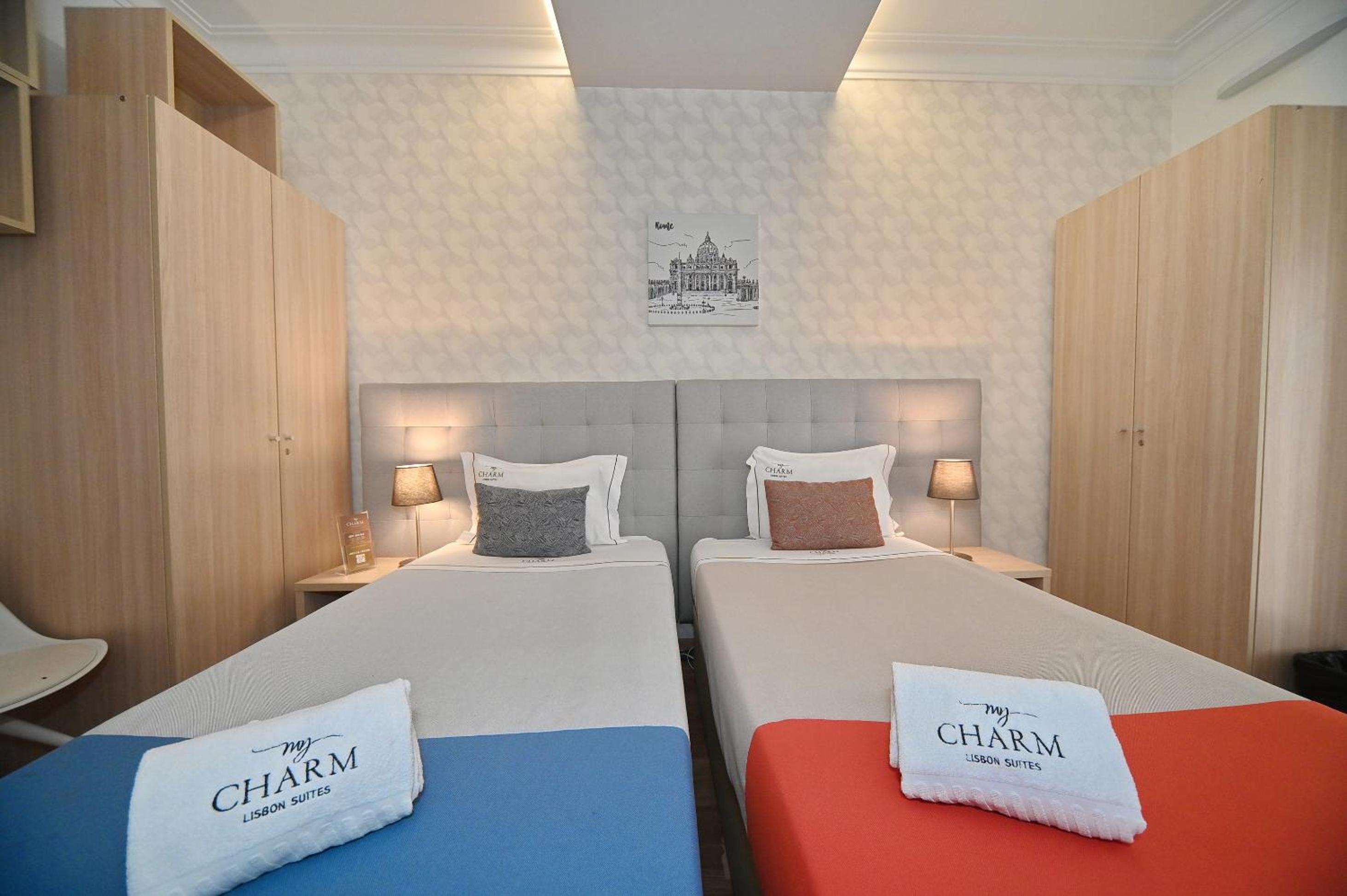 Standard Twin Room with Shared Bathroom photo 1