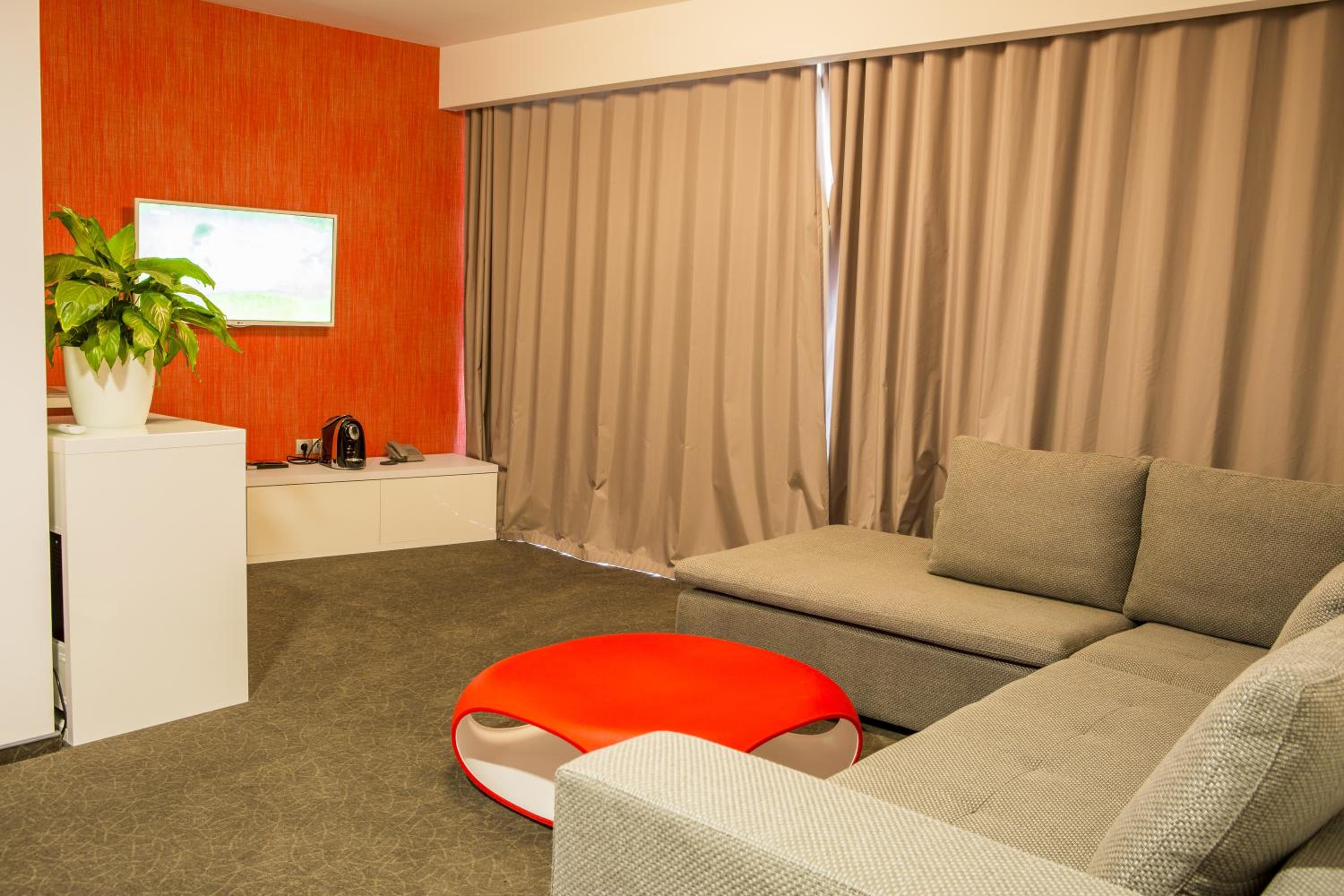 Suite - Photo 4