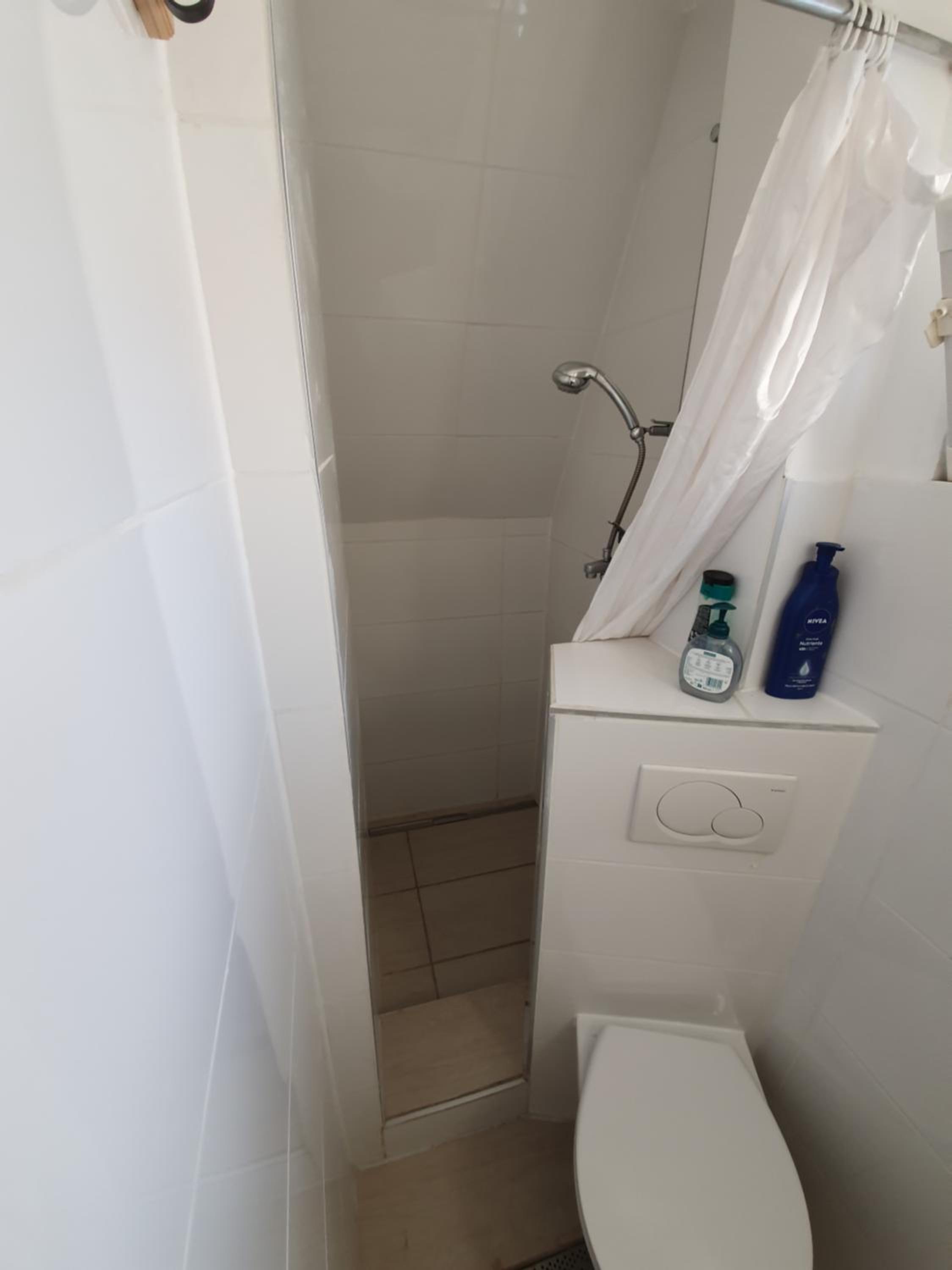 Basic Triple Room with Shared Bathroom photo 2