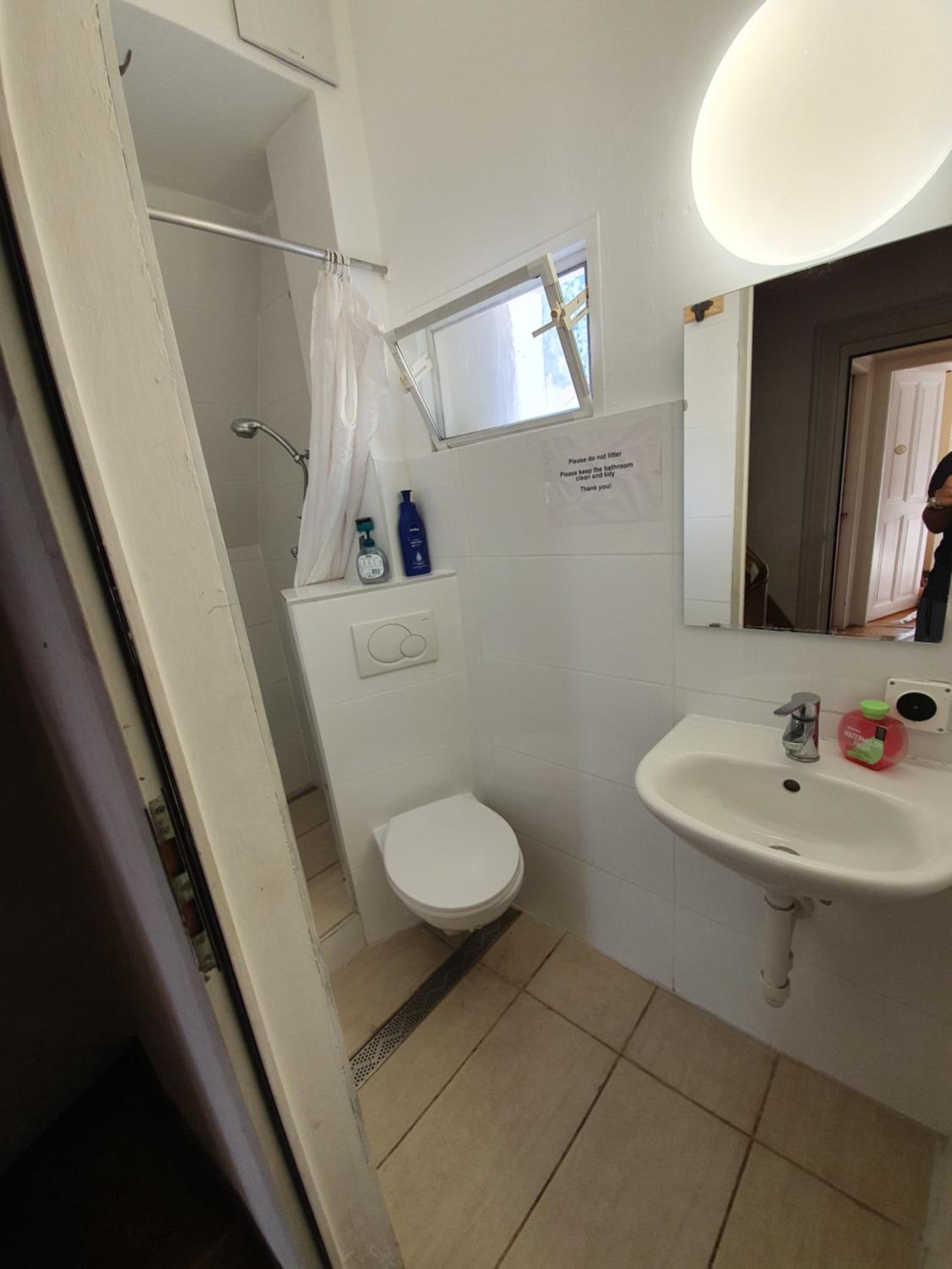 Basic Triple Room with Shared Bathroom photo 3