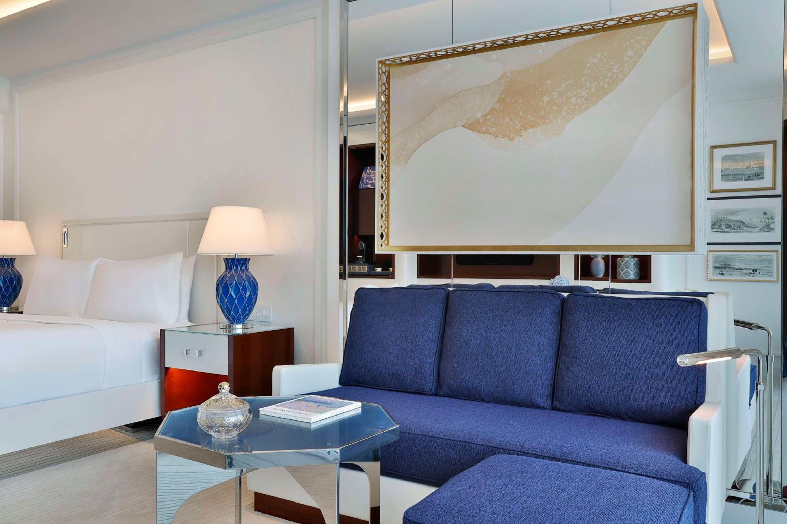 Deluxe King Room - Photo 2