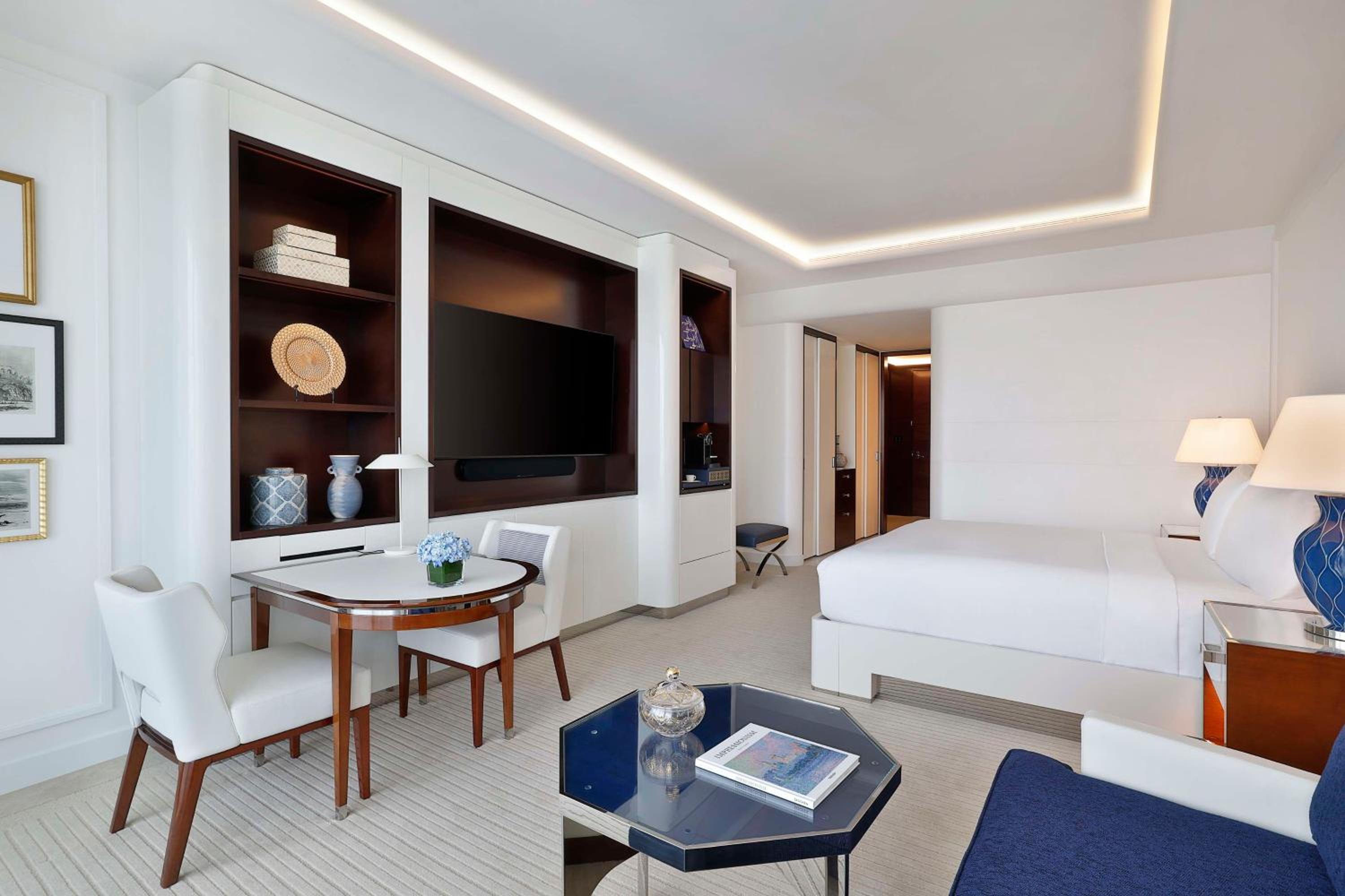 Deluxe King Room - Photo 3