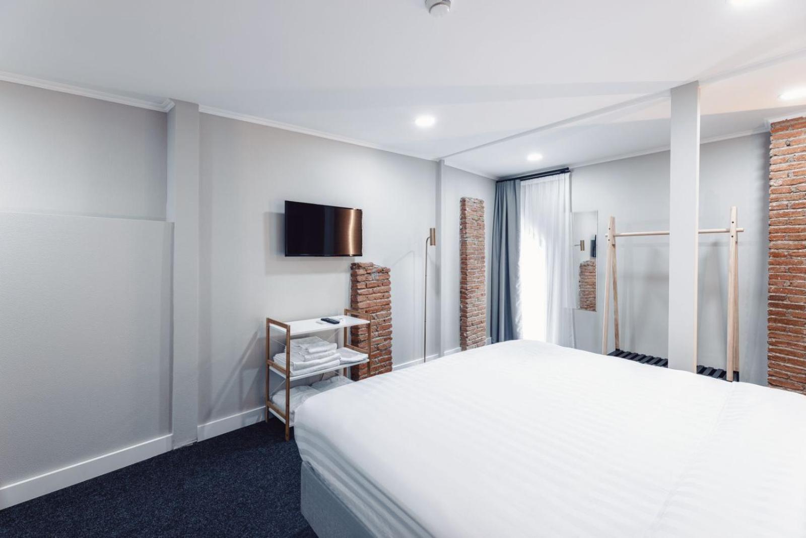 Double Room - Photo 7