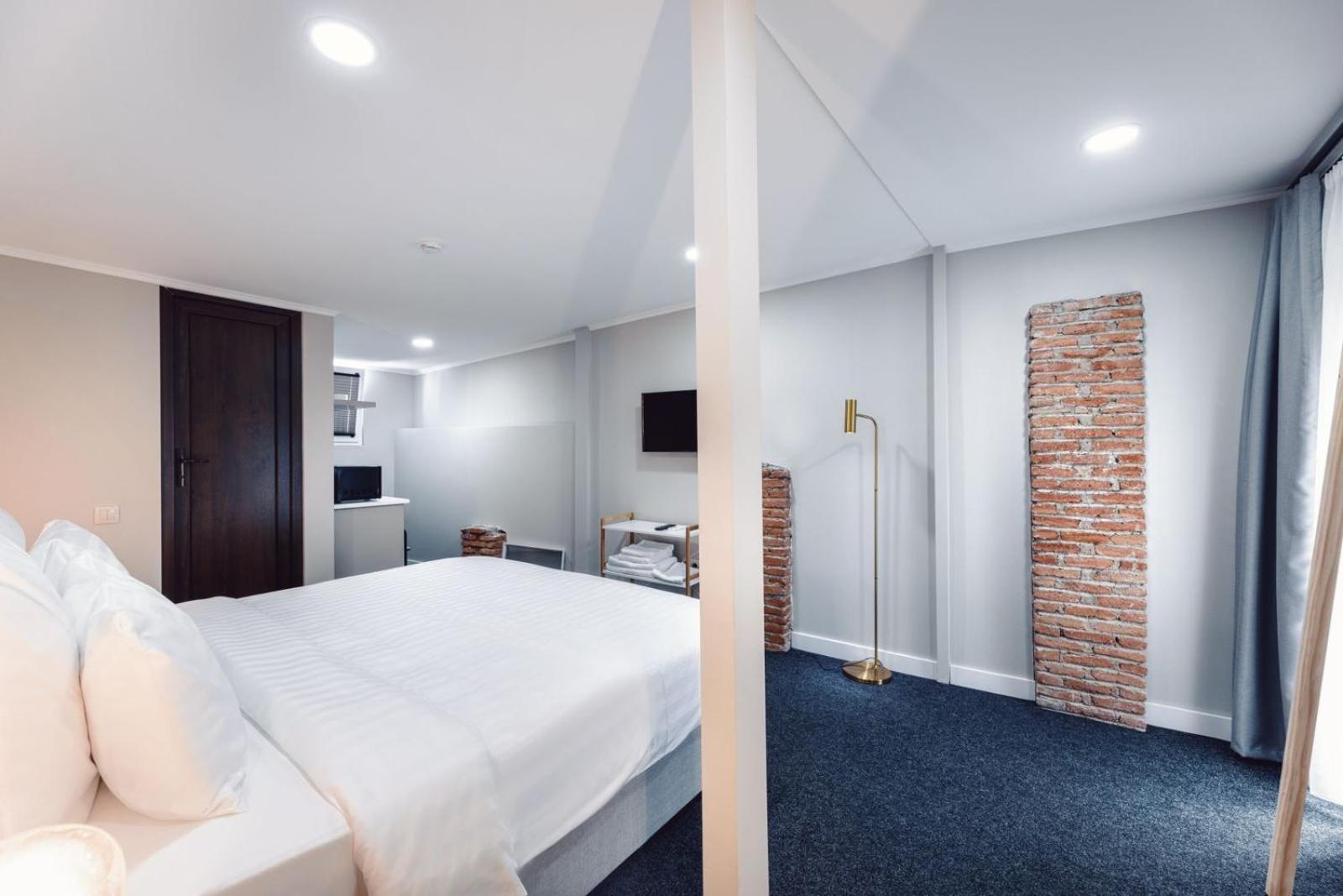 Double Room - Photo 2