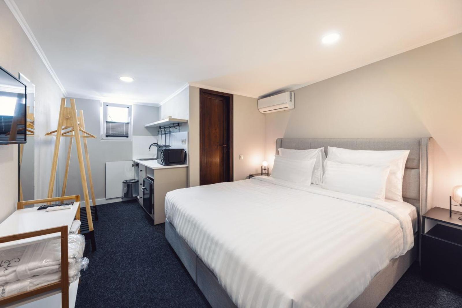 Double Room - Photo 22