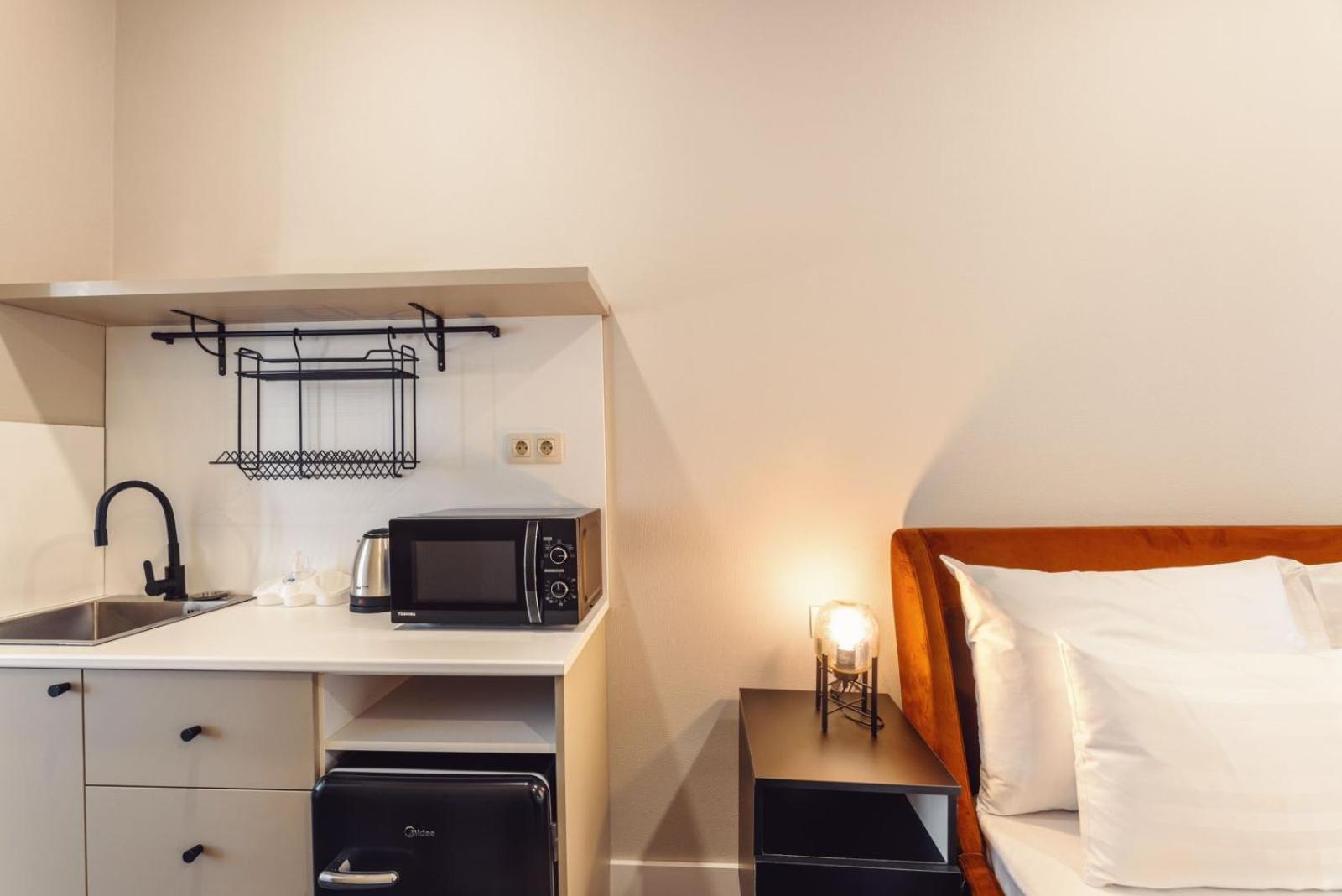 Double Room with Balcony - Photo 6
