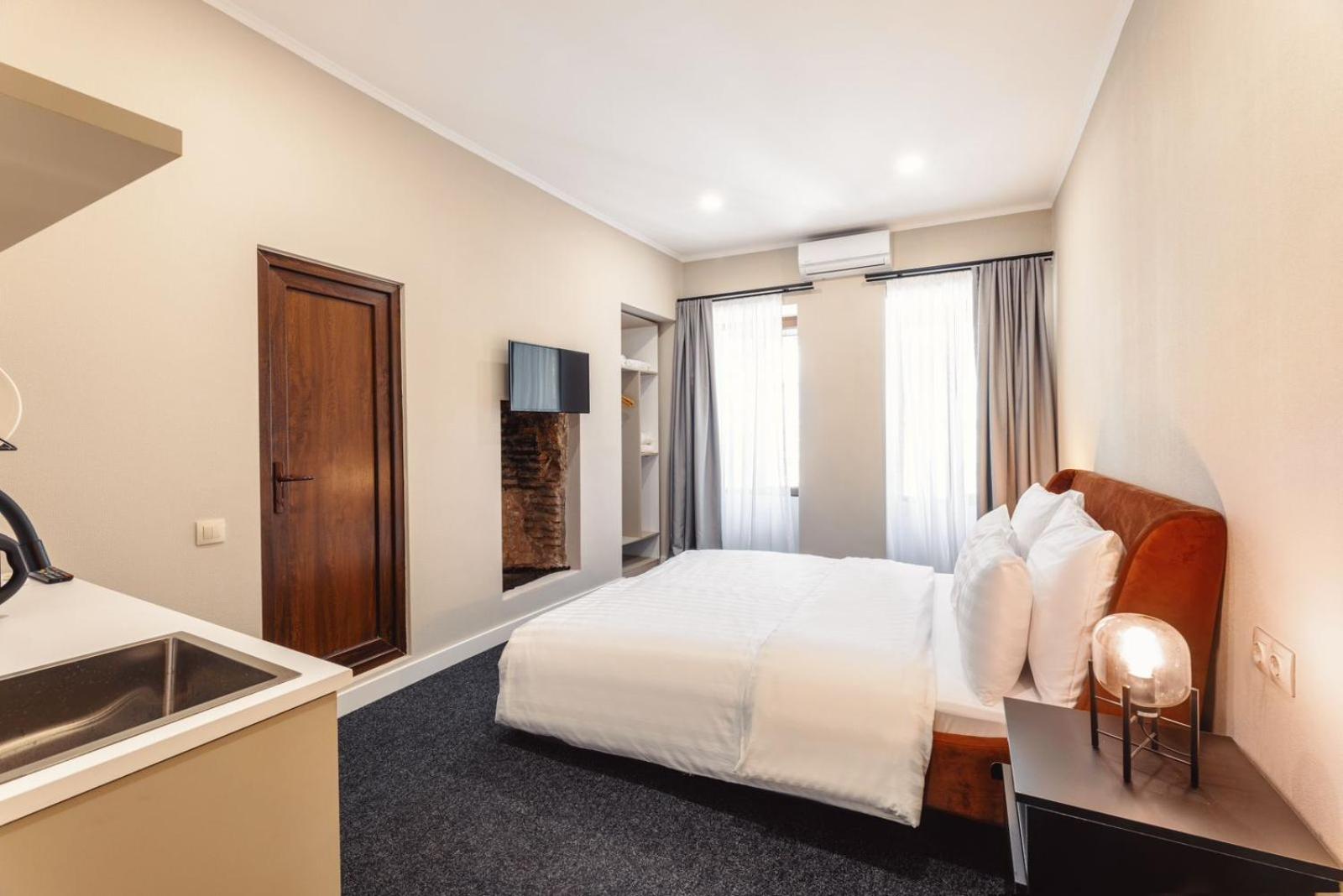 Double Room - Photo 12