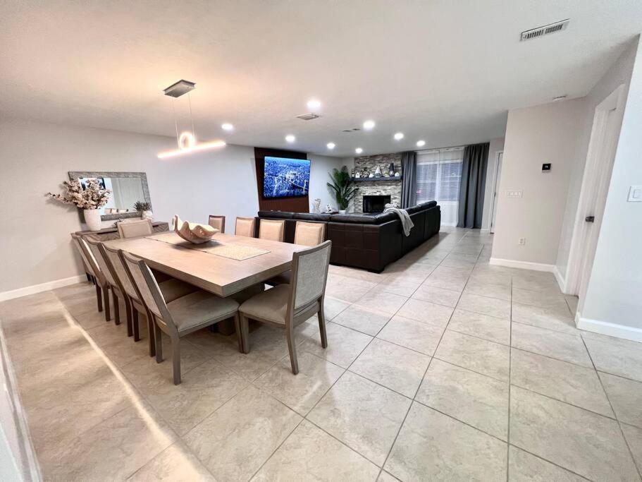 Four-Bedroom House photo 2