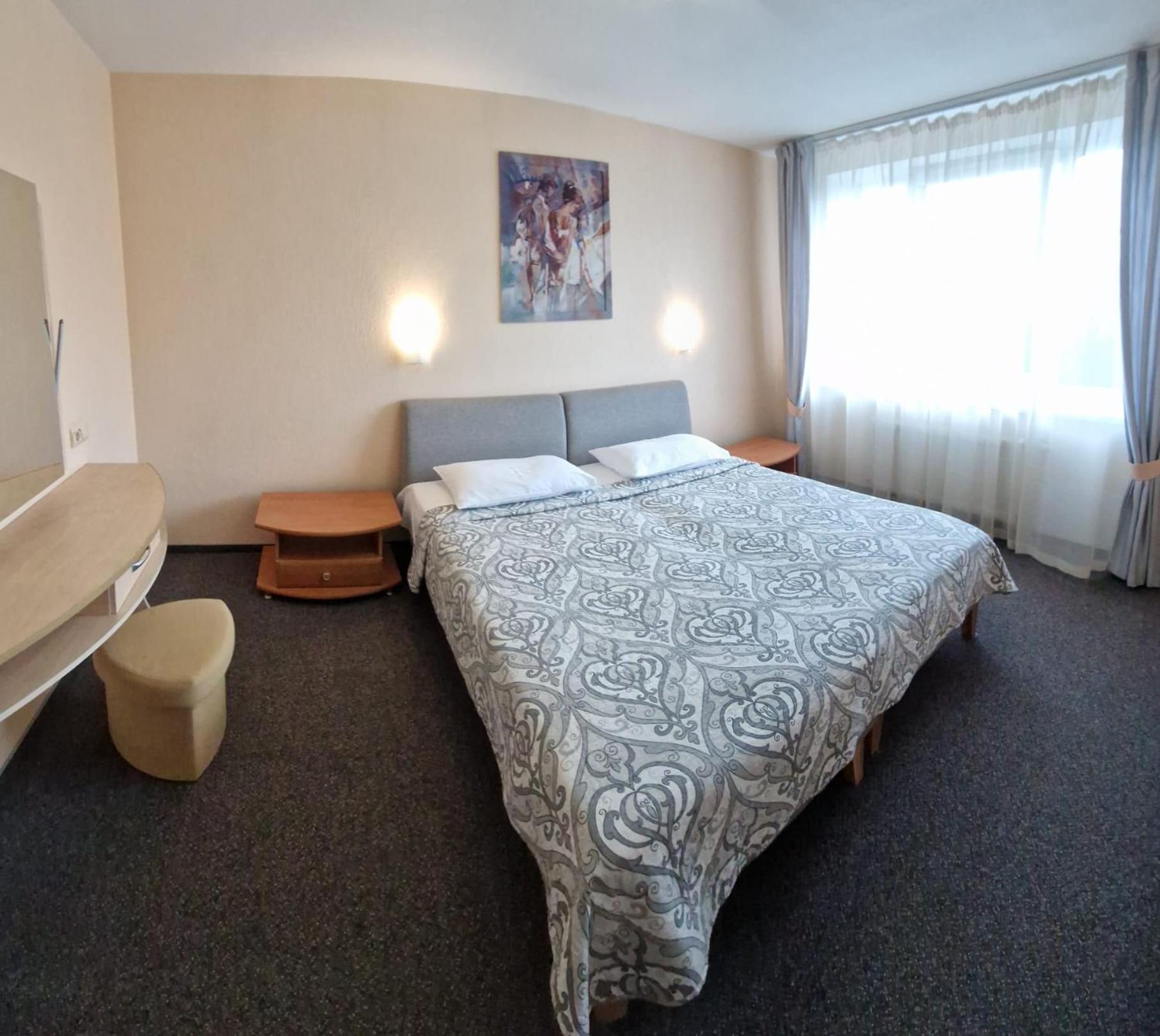Comfort Family Room photo 3