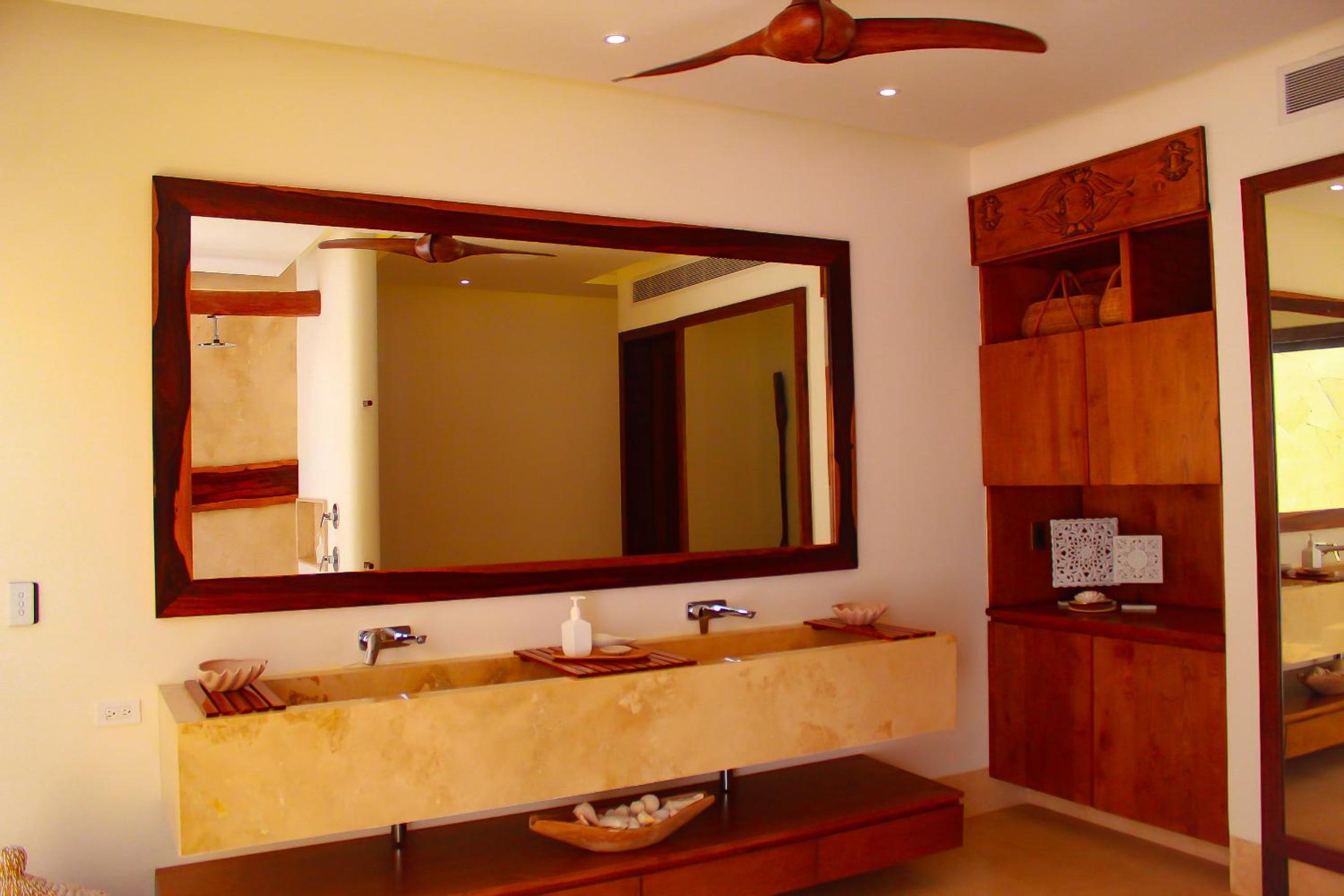 Four-Bedroom House photo 2