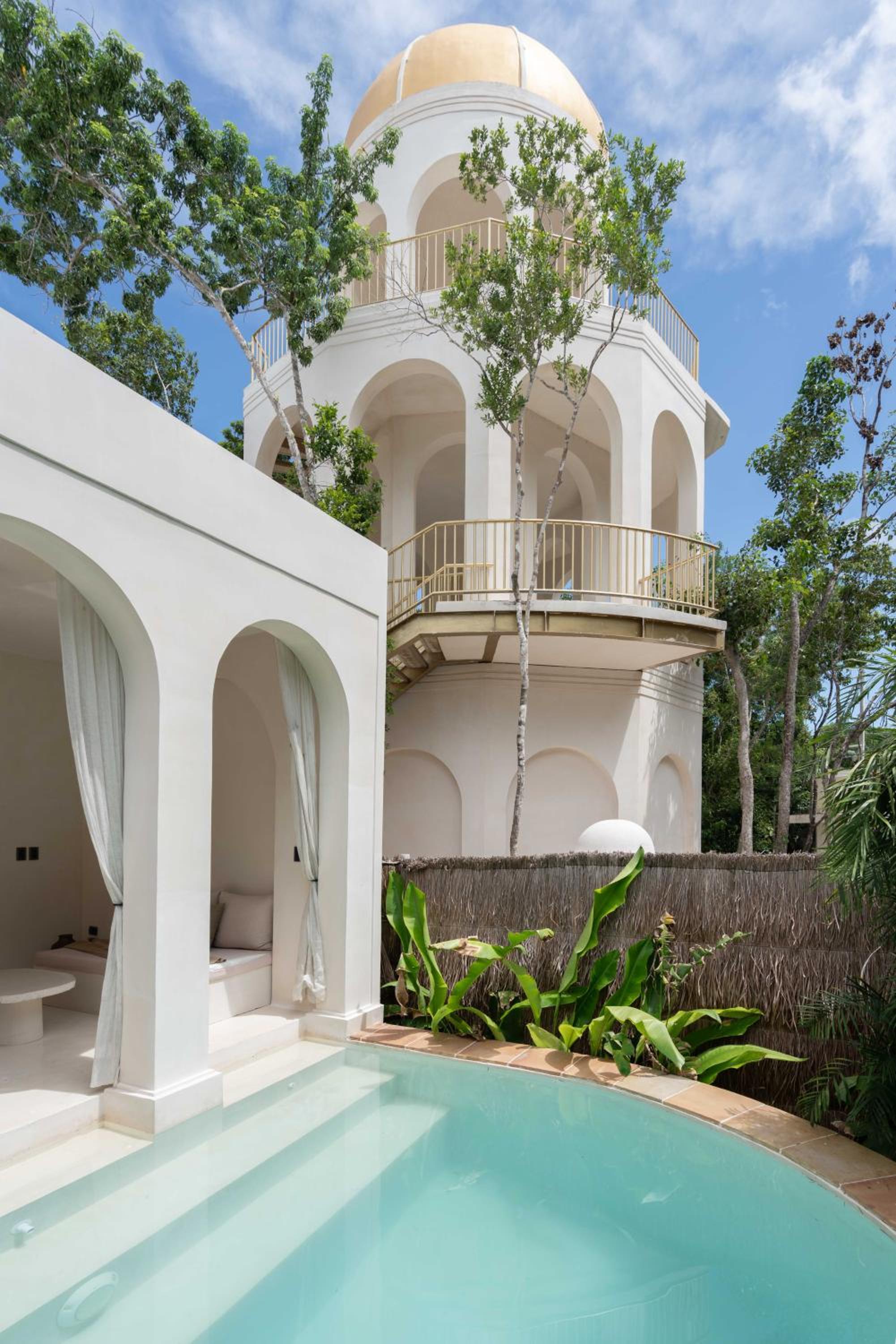 Suite with Private Pool - Photo 28