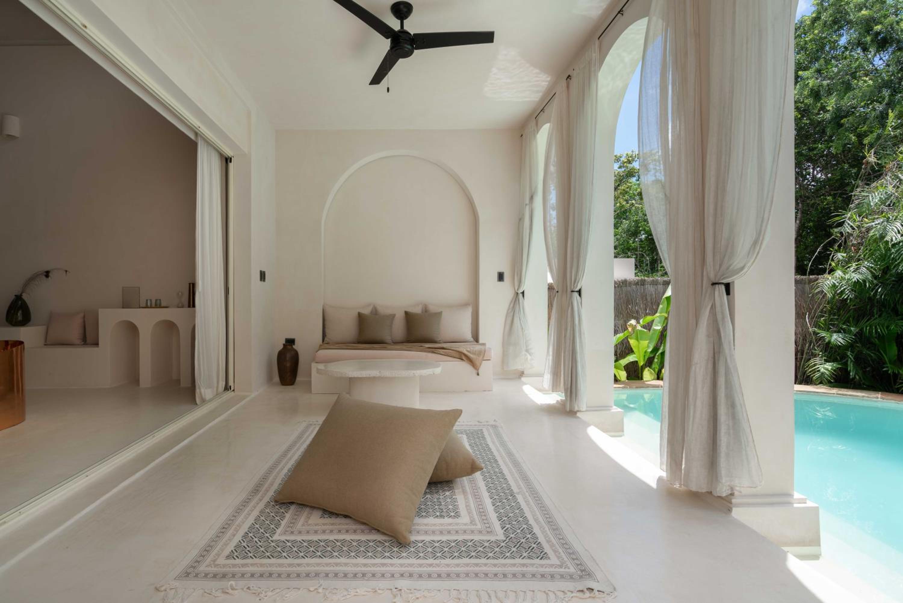 Suite with Private Pool - Photo 26