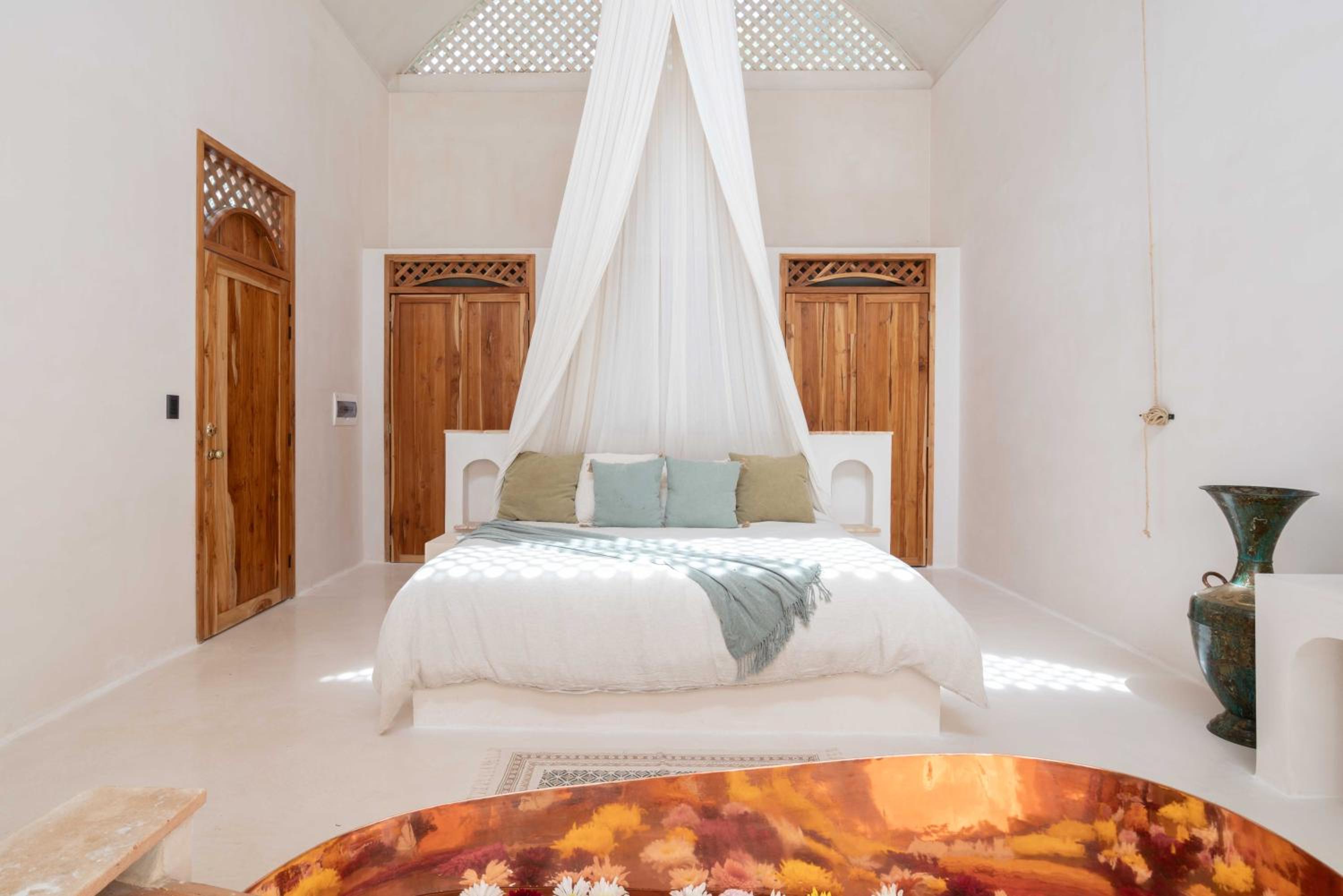 Suite with Private Pool - Photo 21