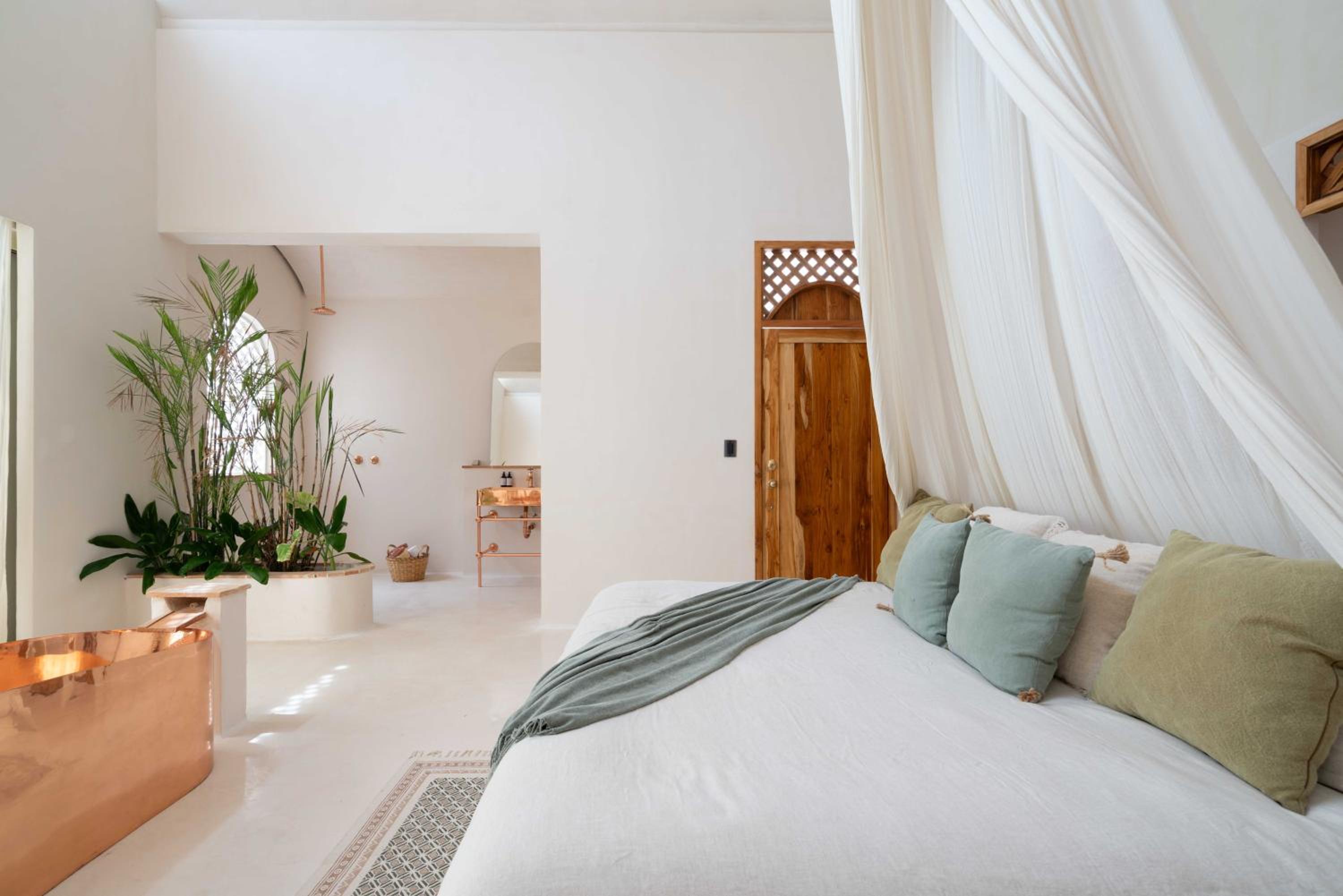 Suite with Private Pool - Photo 20