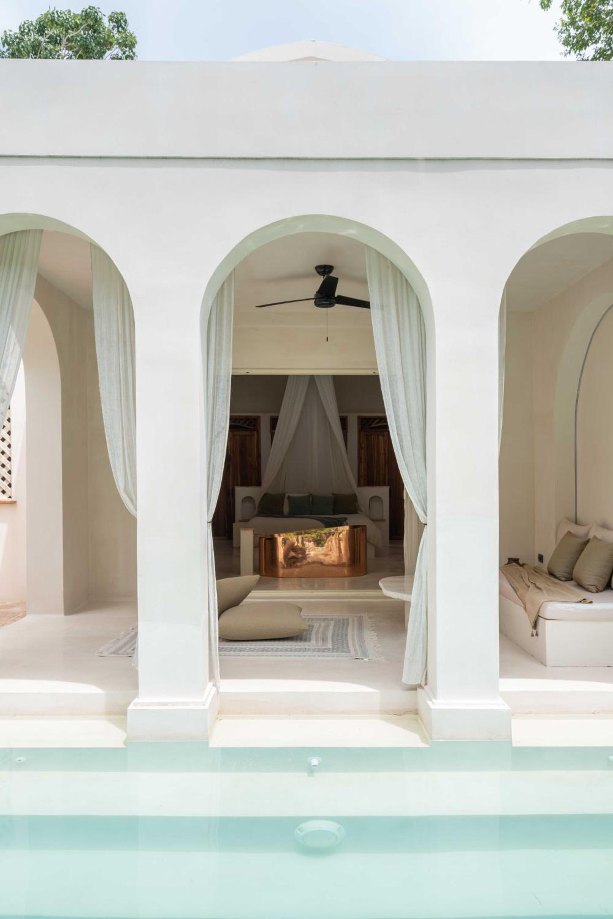 Suite with Private Pool - Photo 16
