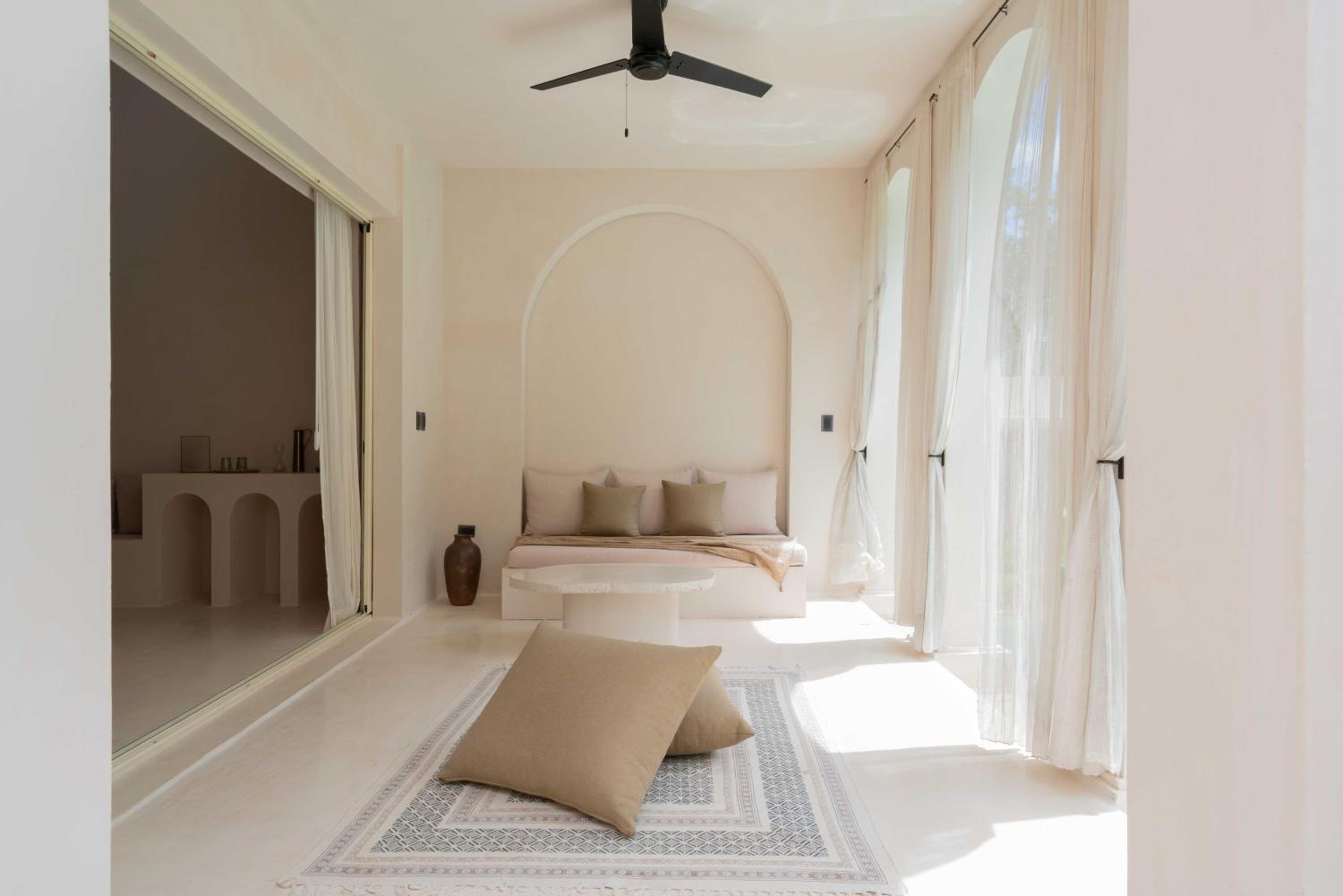 Suite with Private Pool - Photo 15