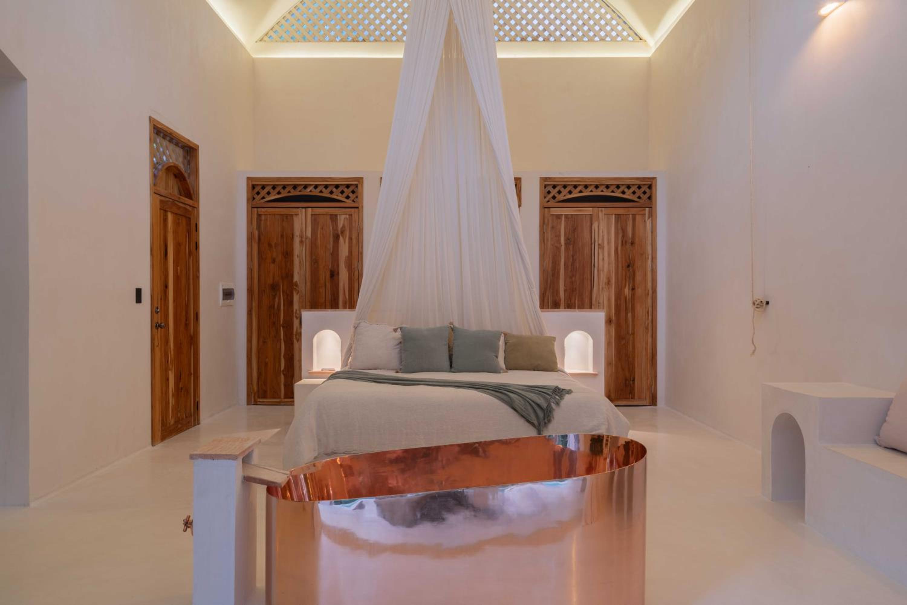 Suite with Private Pool - Photo 14