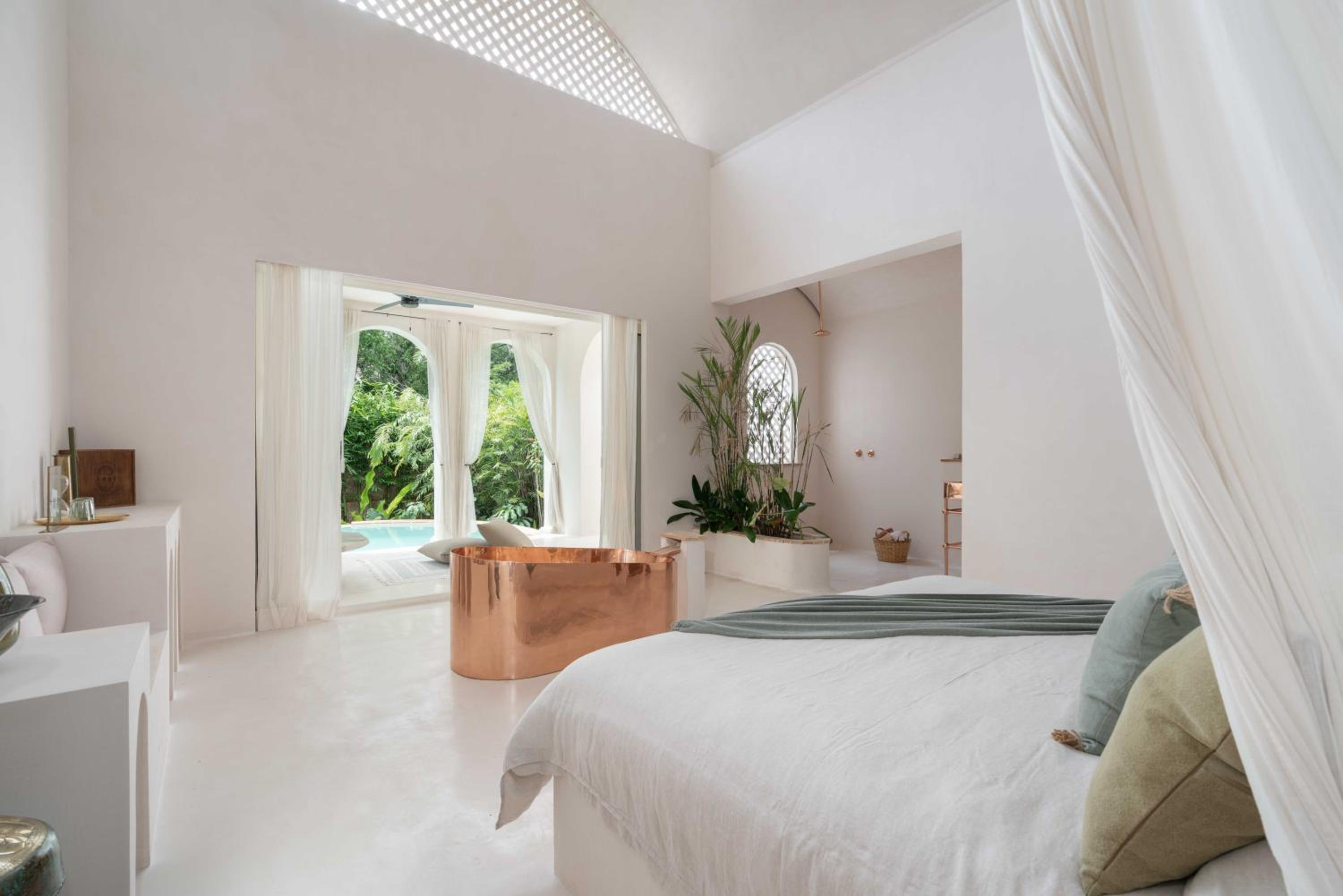 Suite with Private Pool - Photo 13