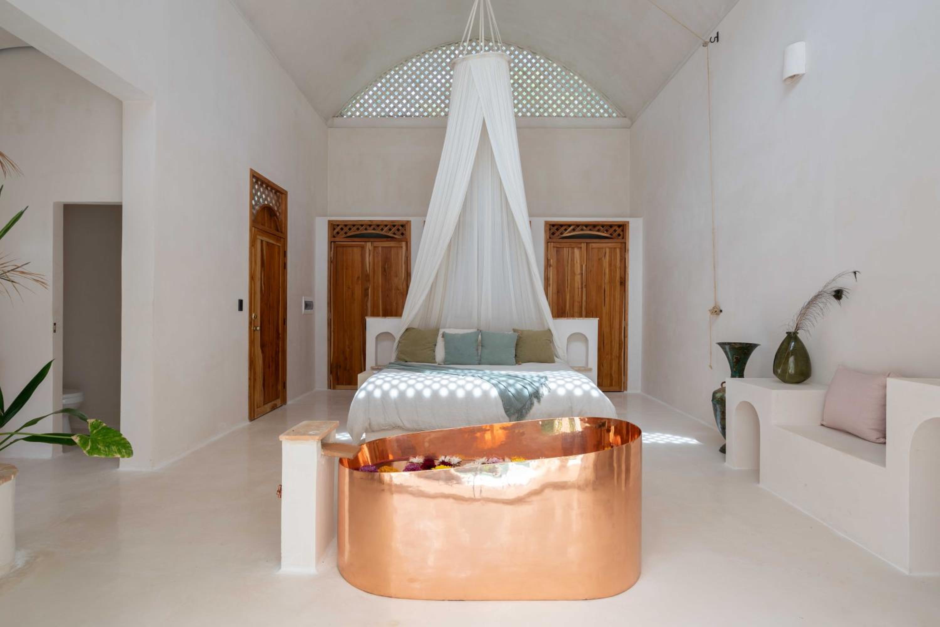 Suite with Private Pool - Photo 11