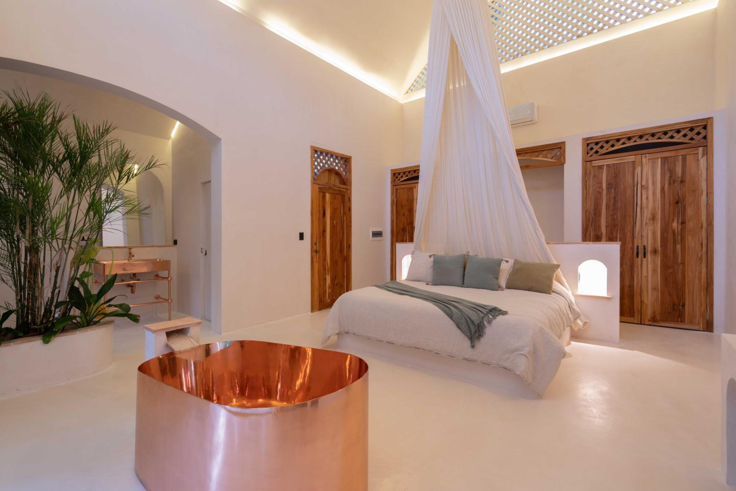 Suite with Private Pool - Photo 56