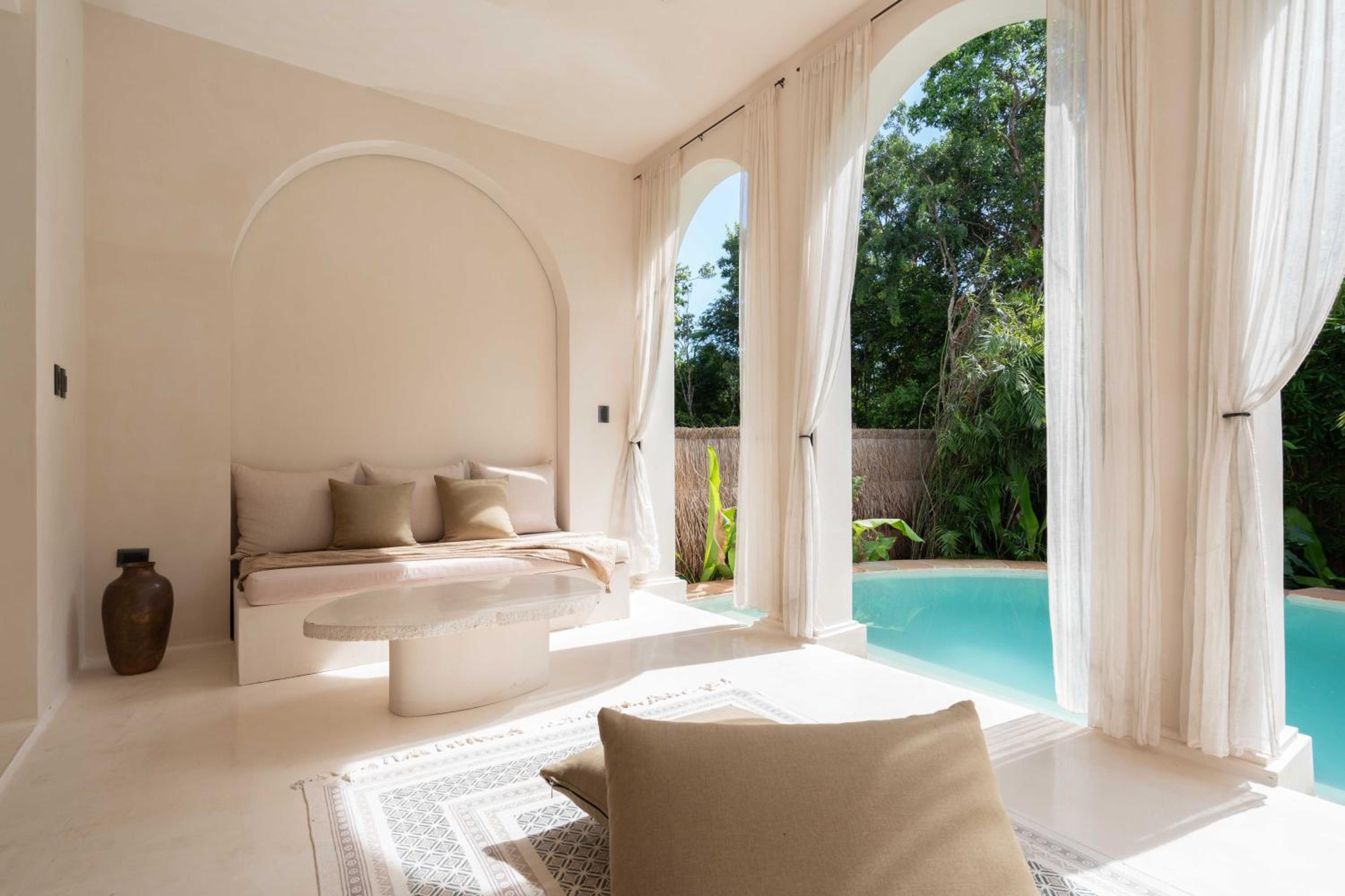 Suite with Private Pool - Photo 55