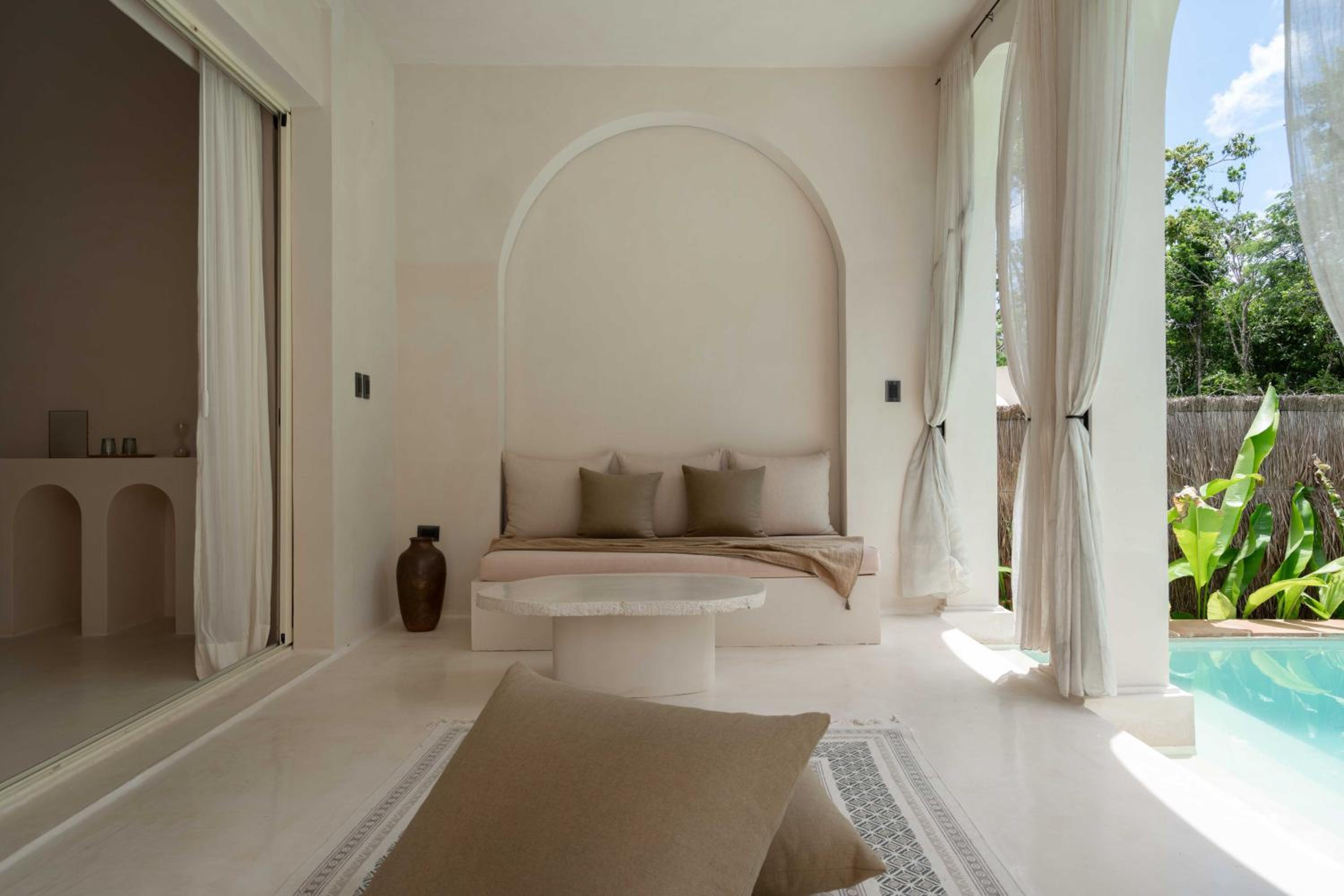 Suite with Private Pool - Photo 49