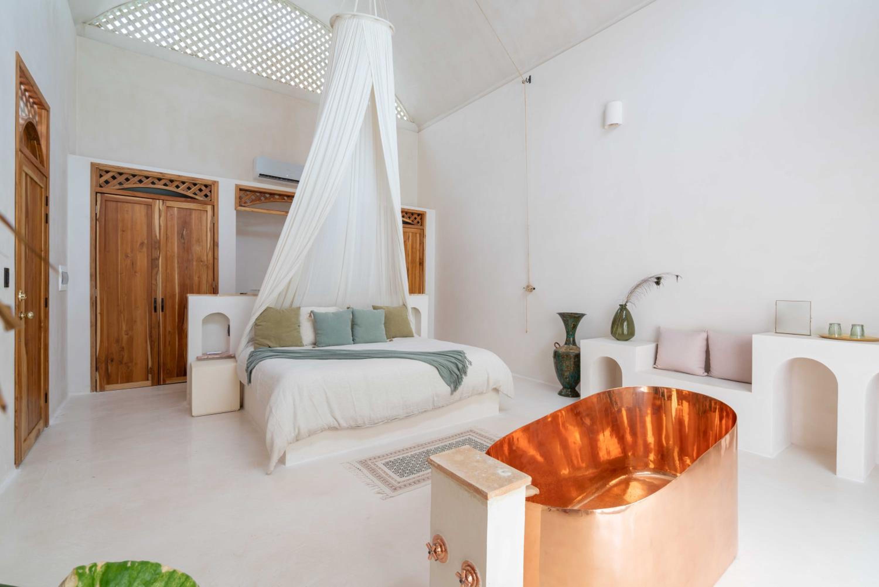 Suite with Private Pool - Photo 46