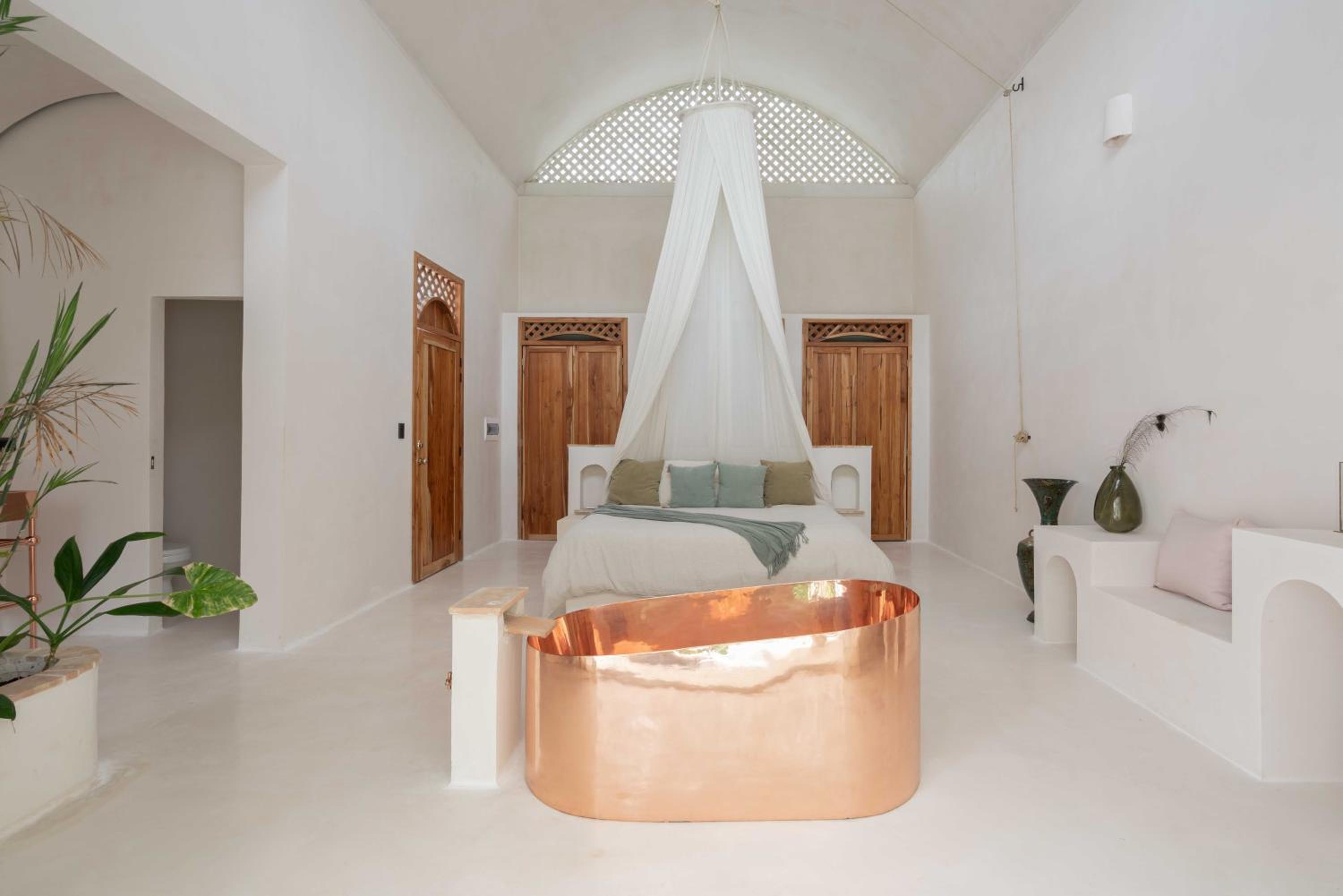 Suite with Private Pool - Photo 44