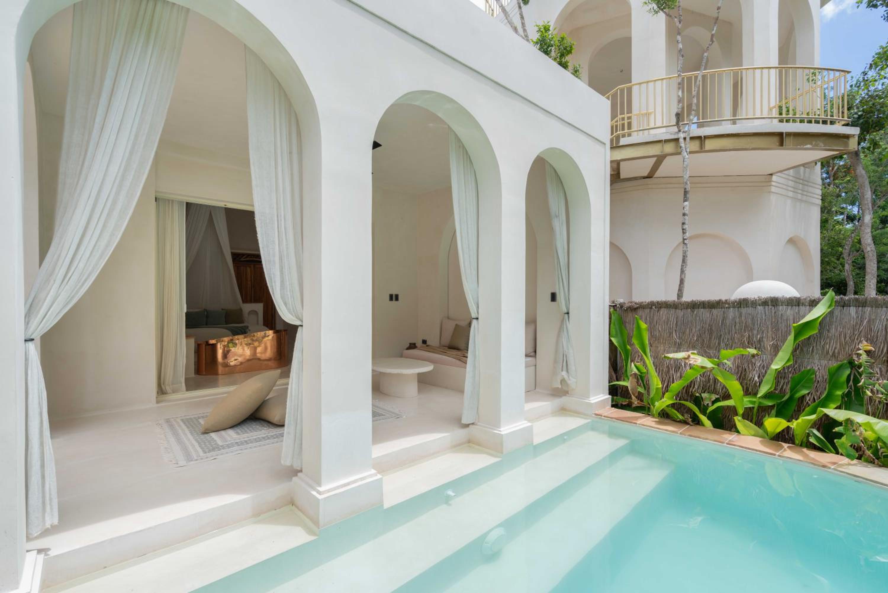 Suite with Private Pool - Photo 39