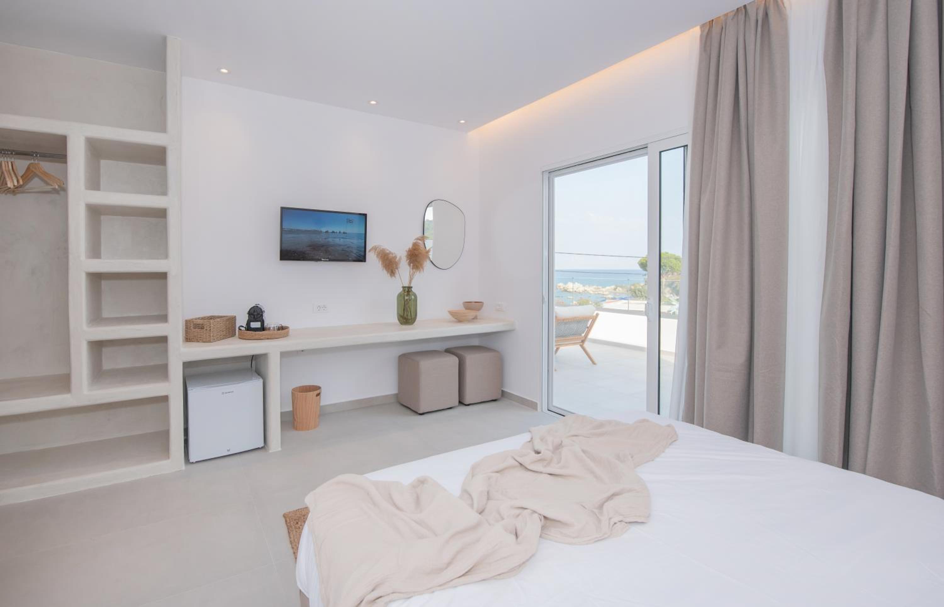 Deluxe Suite with Sea View