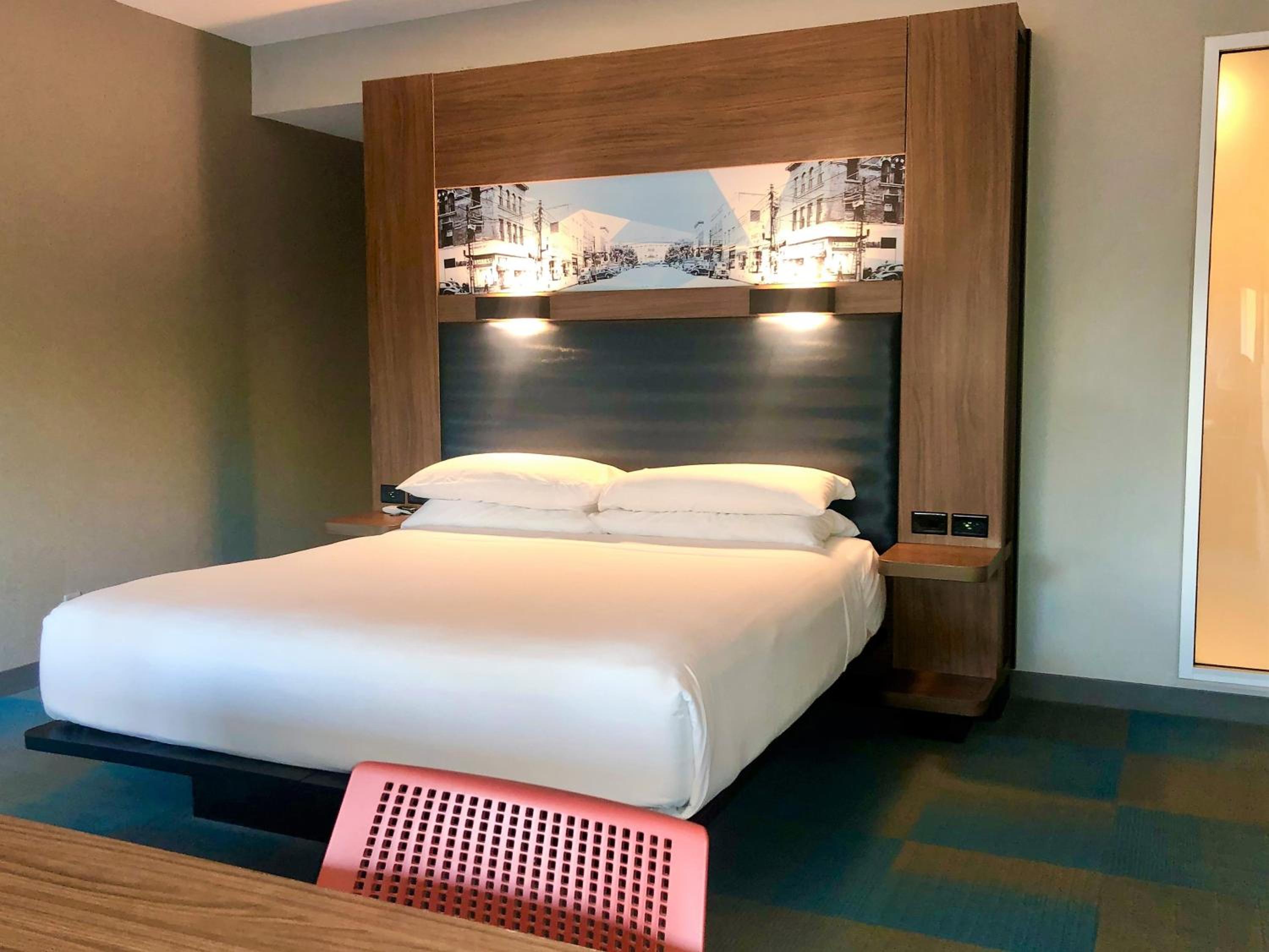 Savvy, Suite, 1 King, Sofa bed, Memorial Bell view at Aloft Raleigh in Raleigh