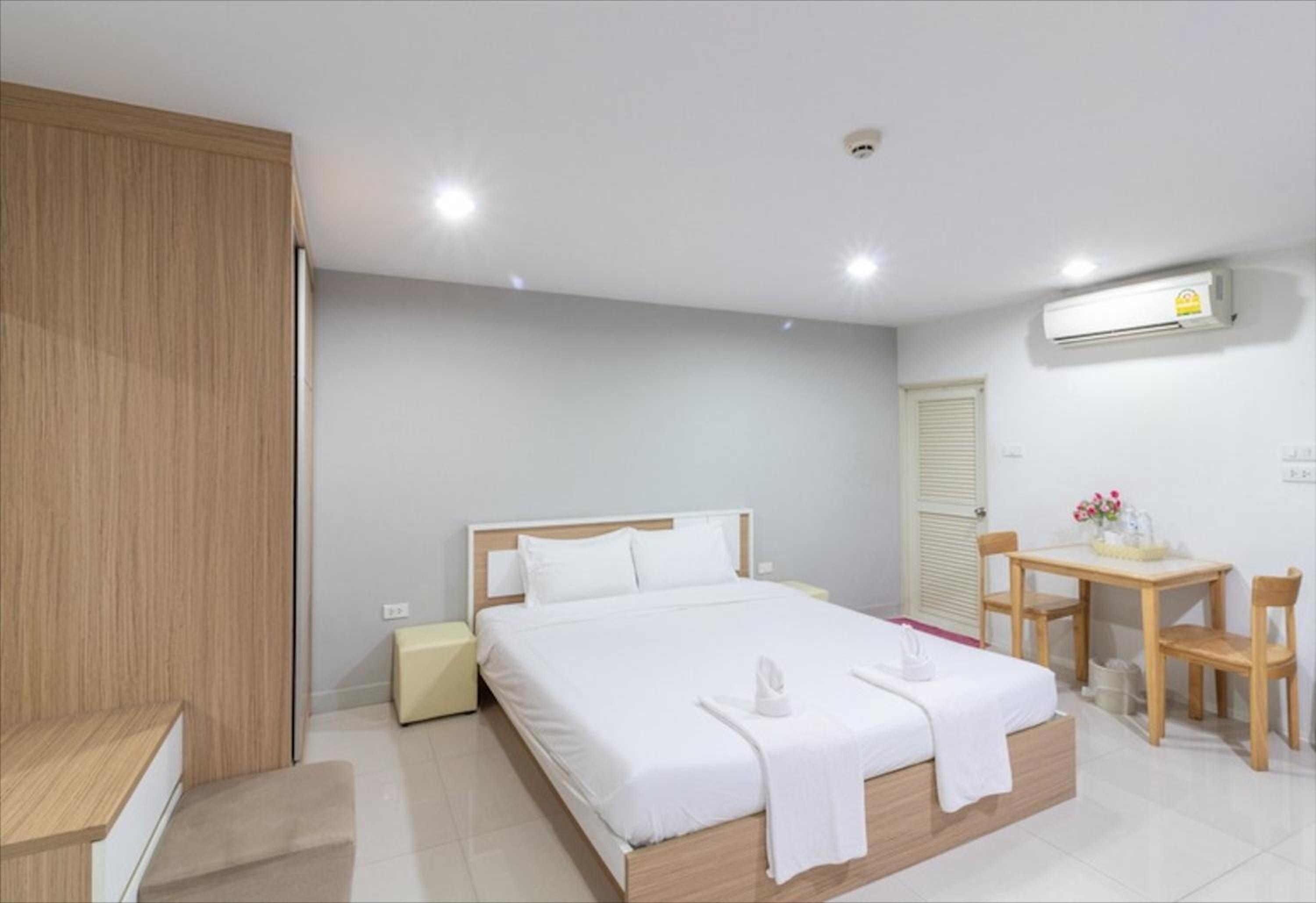 Standard King Room photo 3