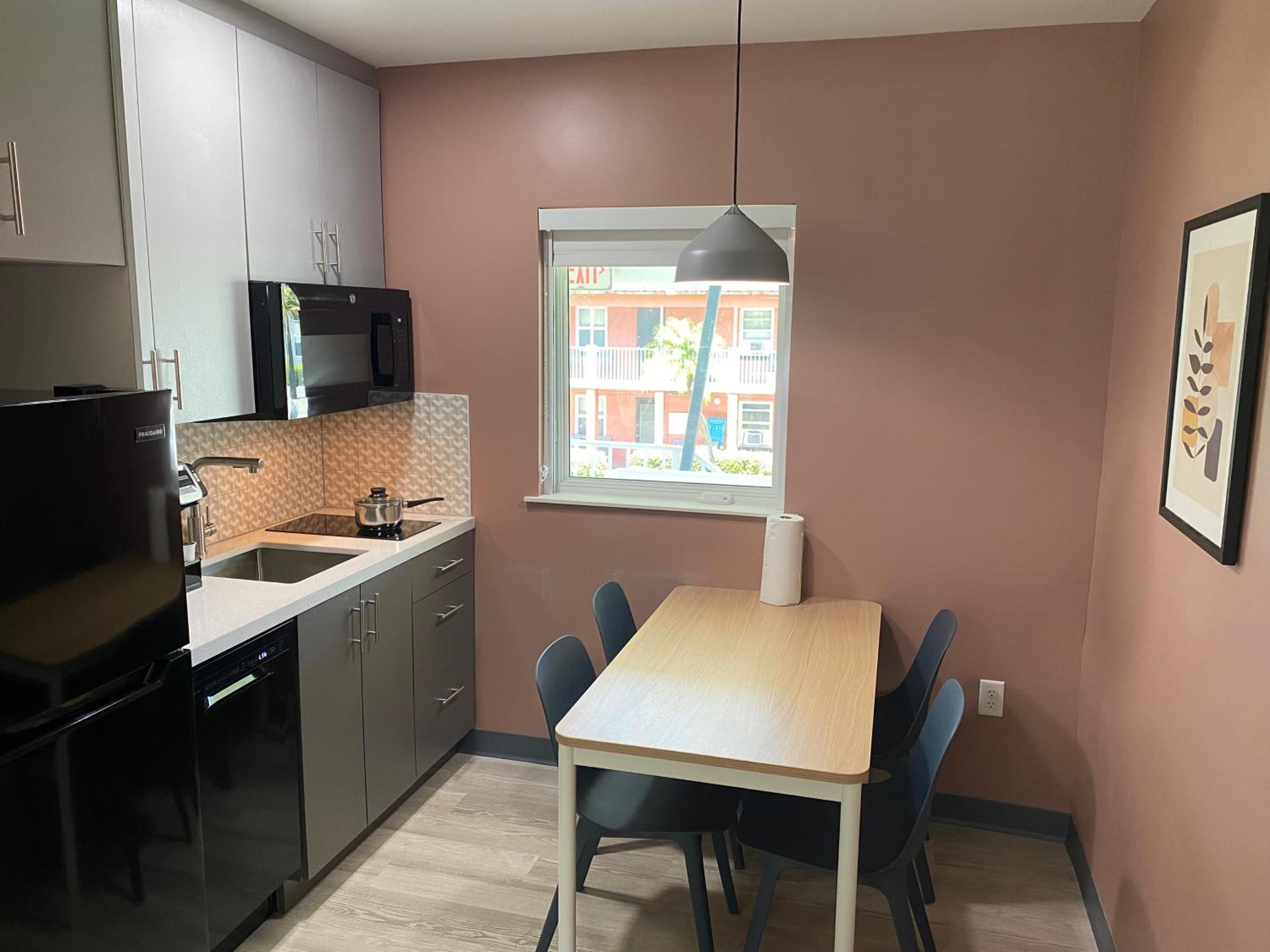 Junior Suite - Newly Renovated Building - Photo 5
