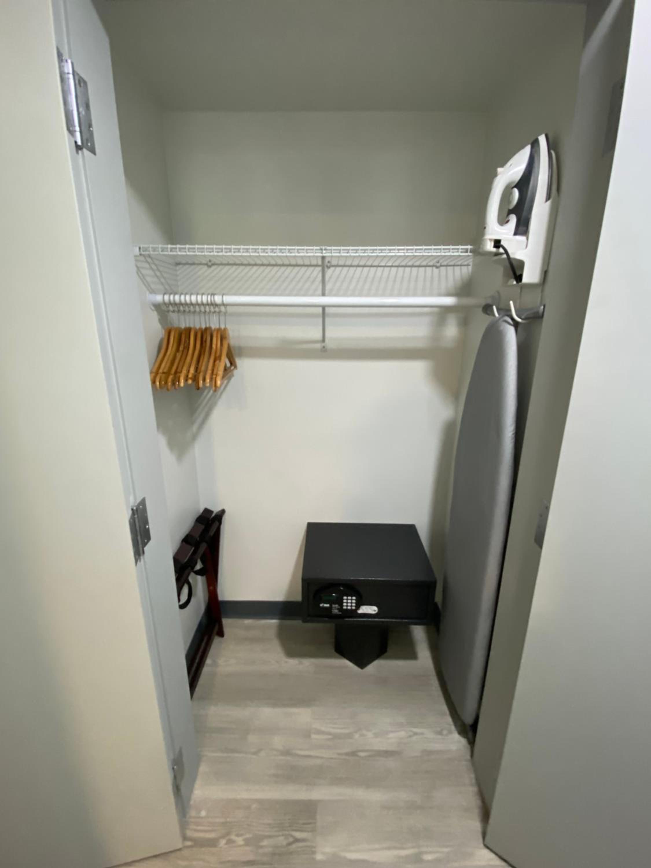 Junior Suite - Newly Renovated Building - Photo 9