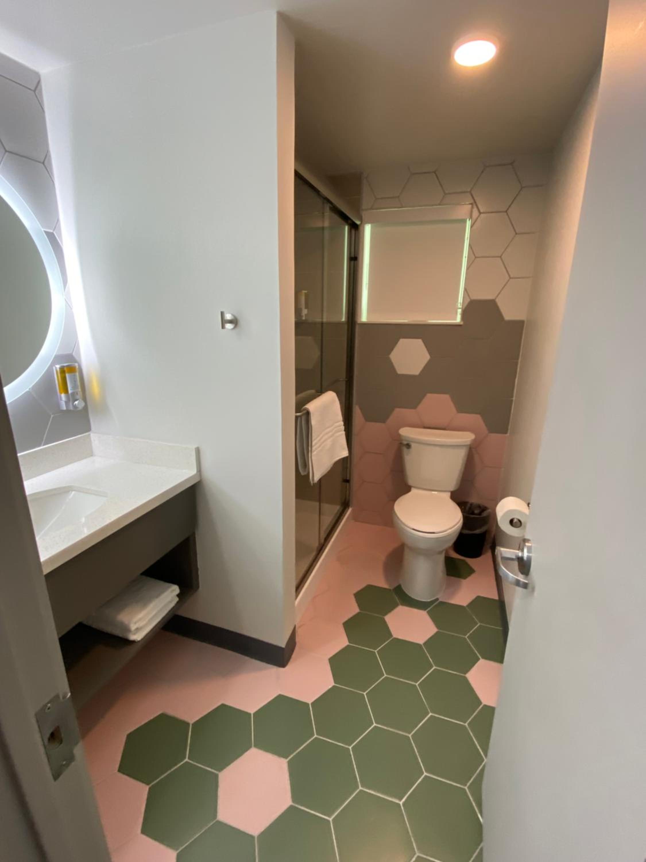 Junior Suite - Newly Renovated Building - Photo 15