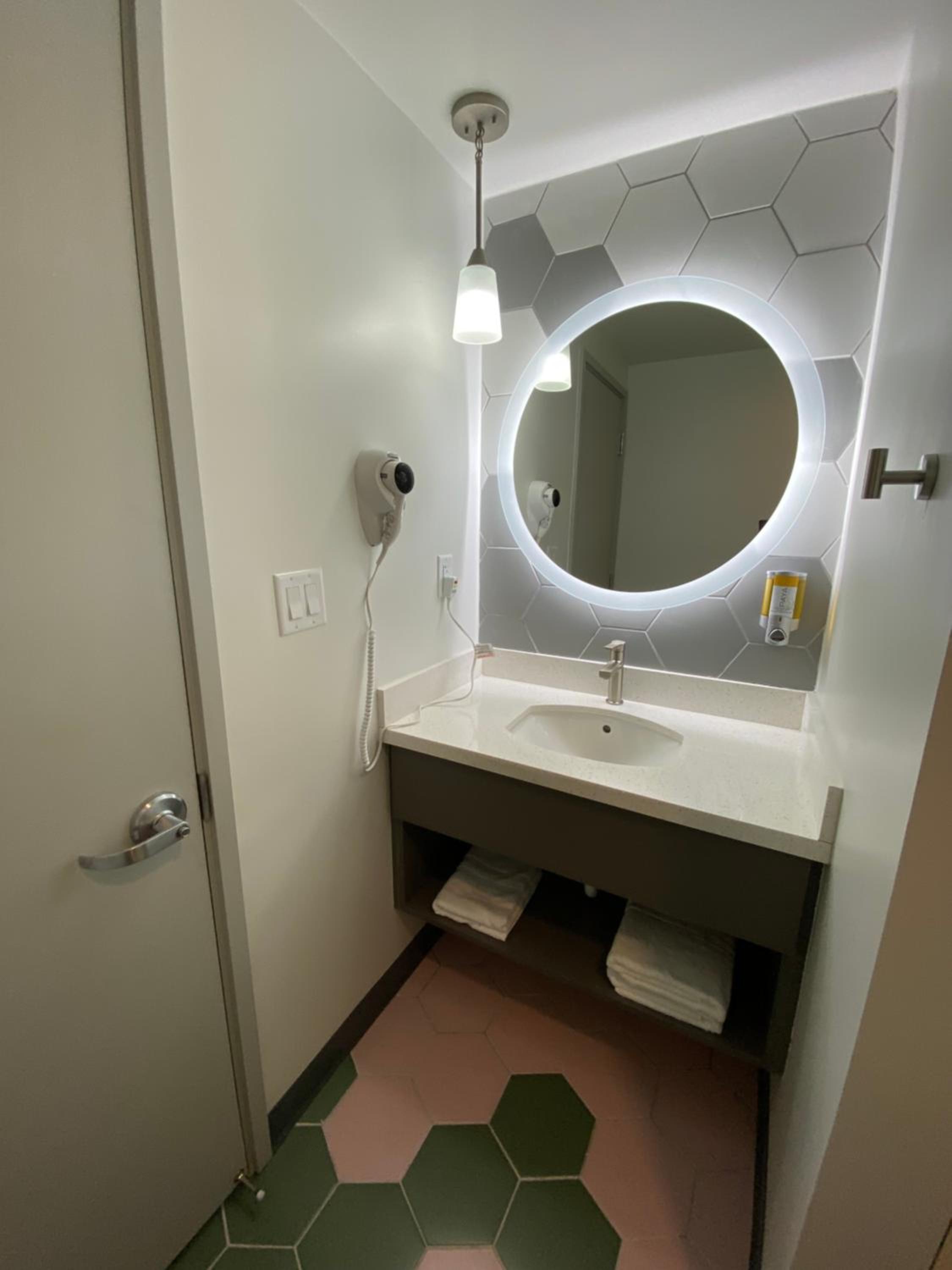 Junior Suite - Newly Renovated Building - Photo 14