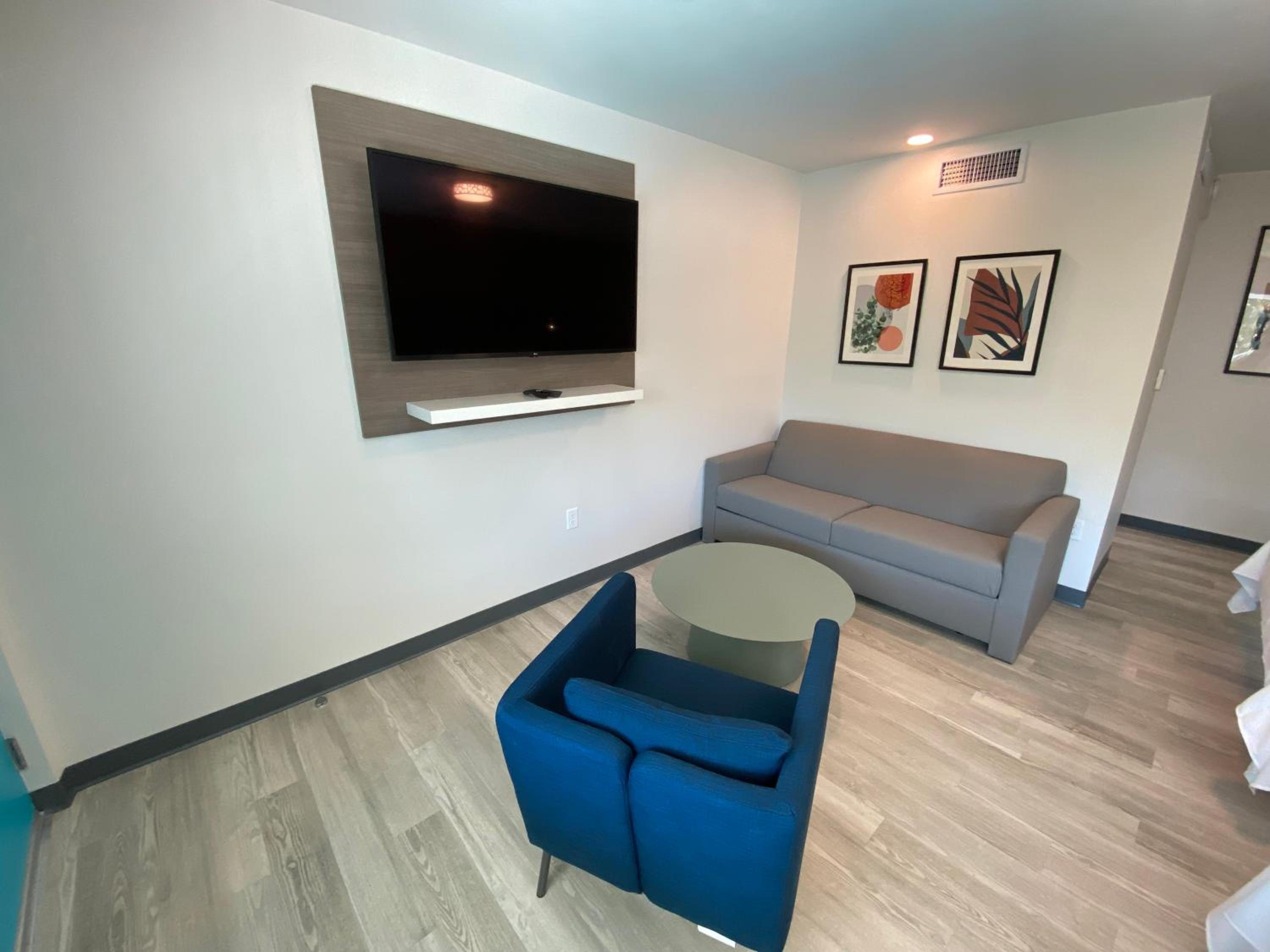 Junior Suite - Newly Renovated Building - Photo 4