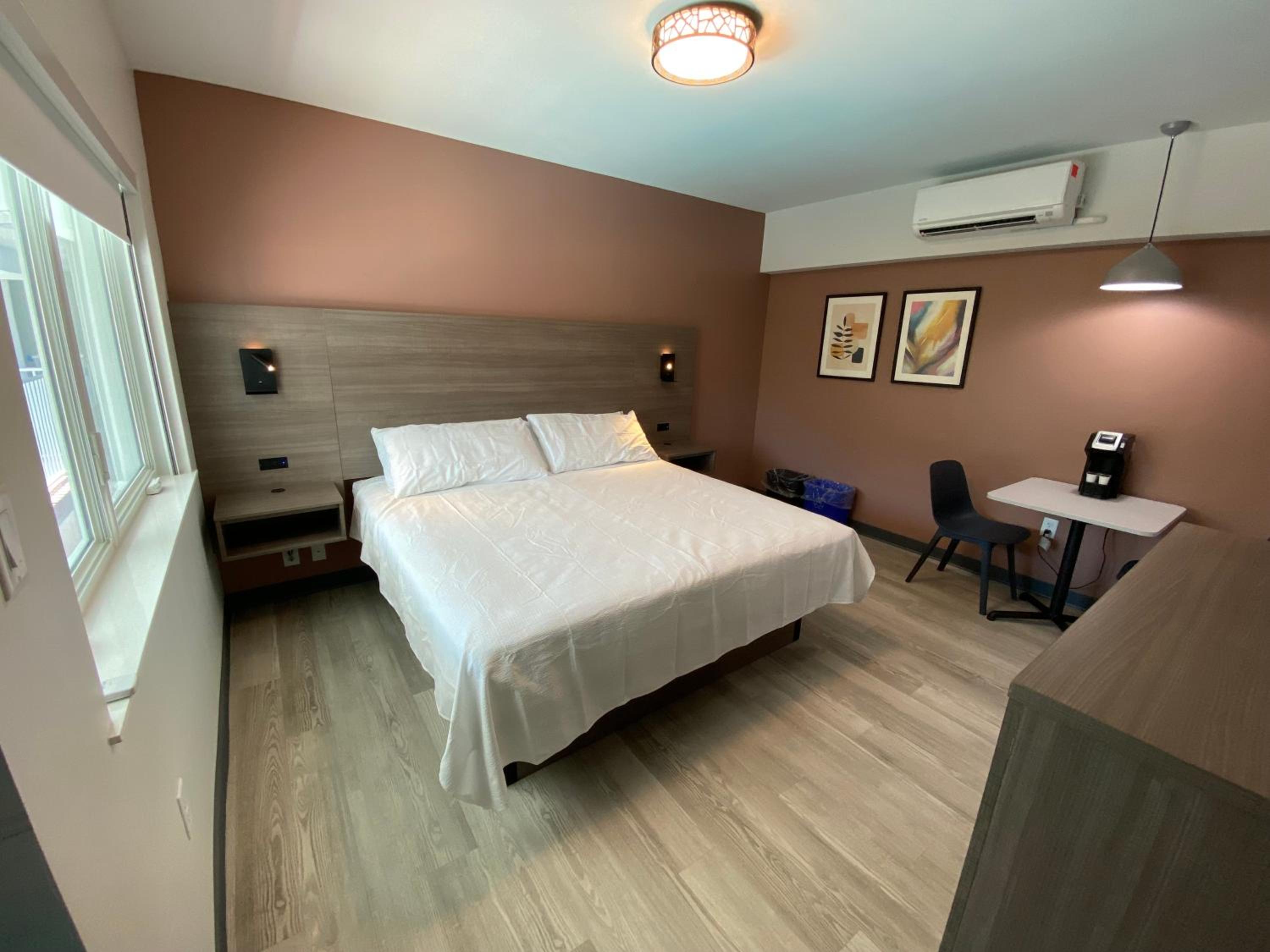 King Room - Newly Renovated Building - Photo 1