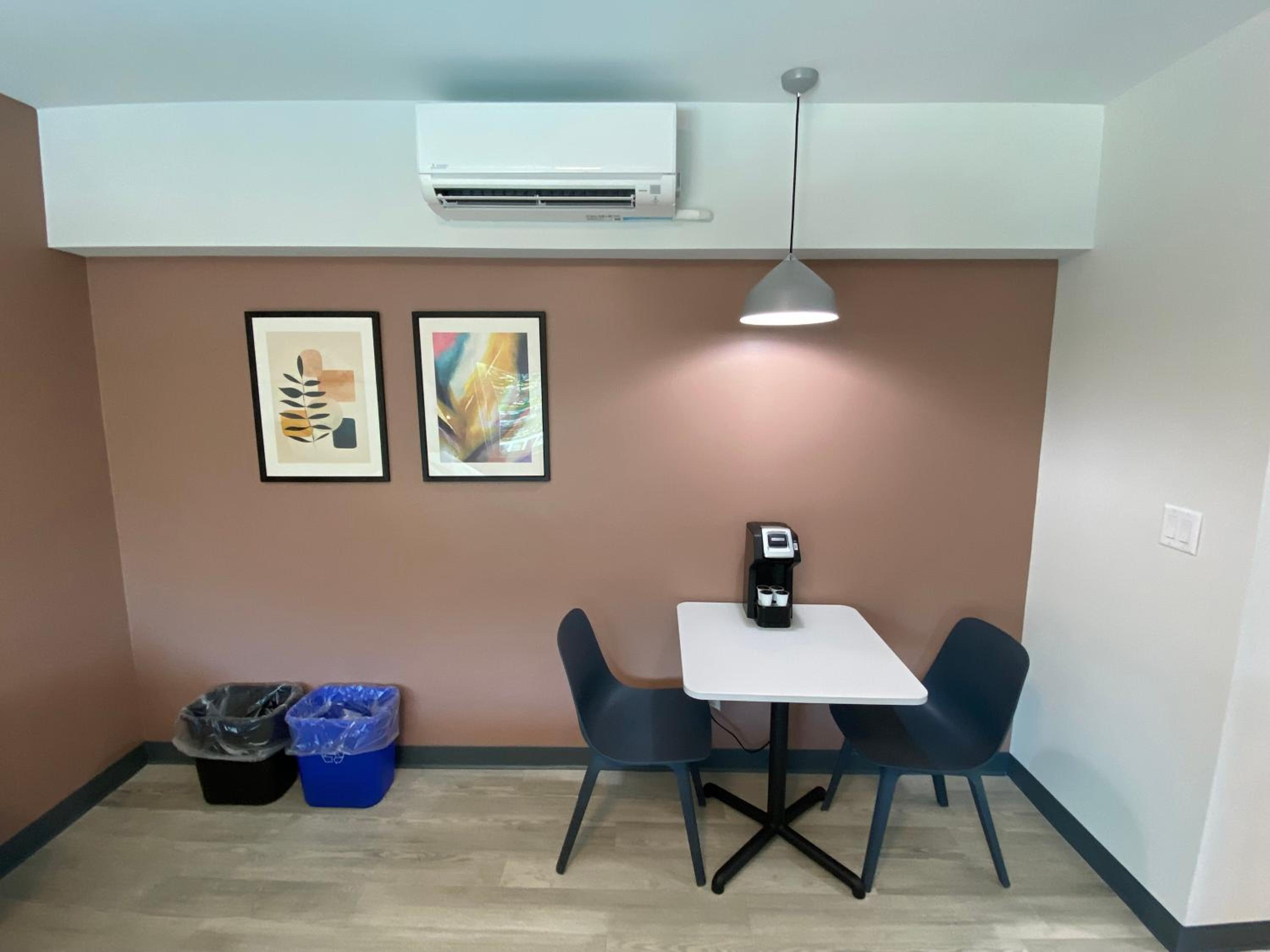 King Room - Newly Renovated Building - Photo 6