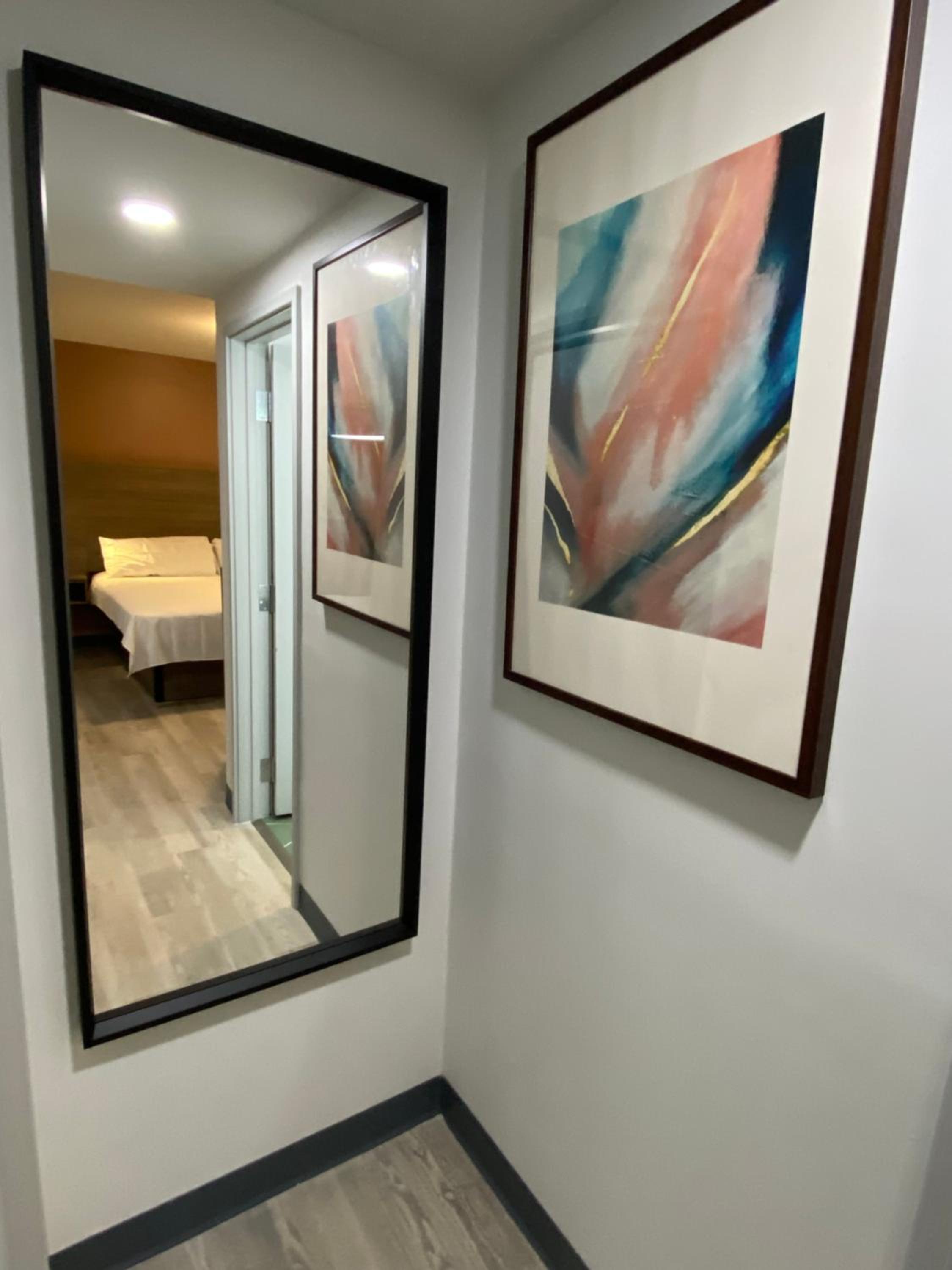 King Room - Newly Renovated Building - Photo 2