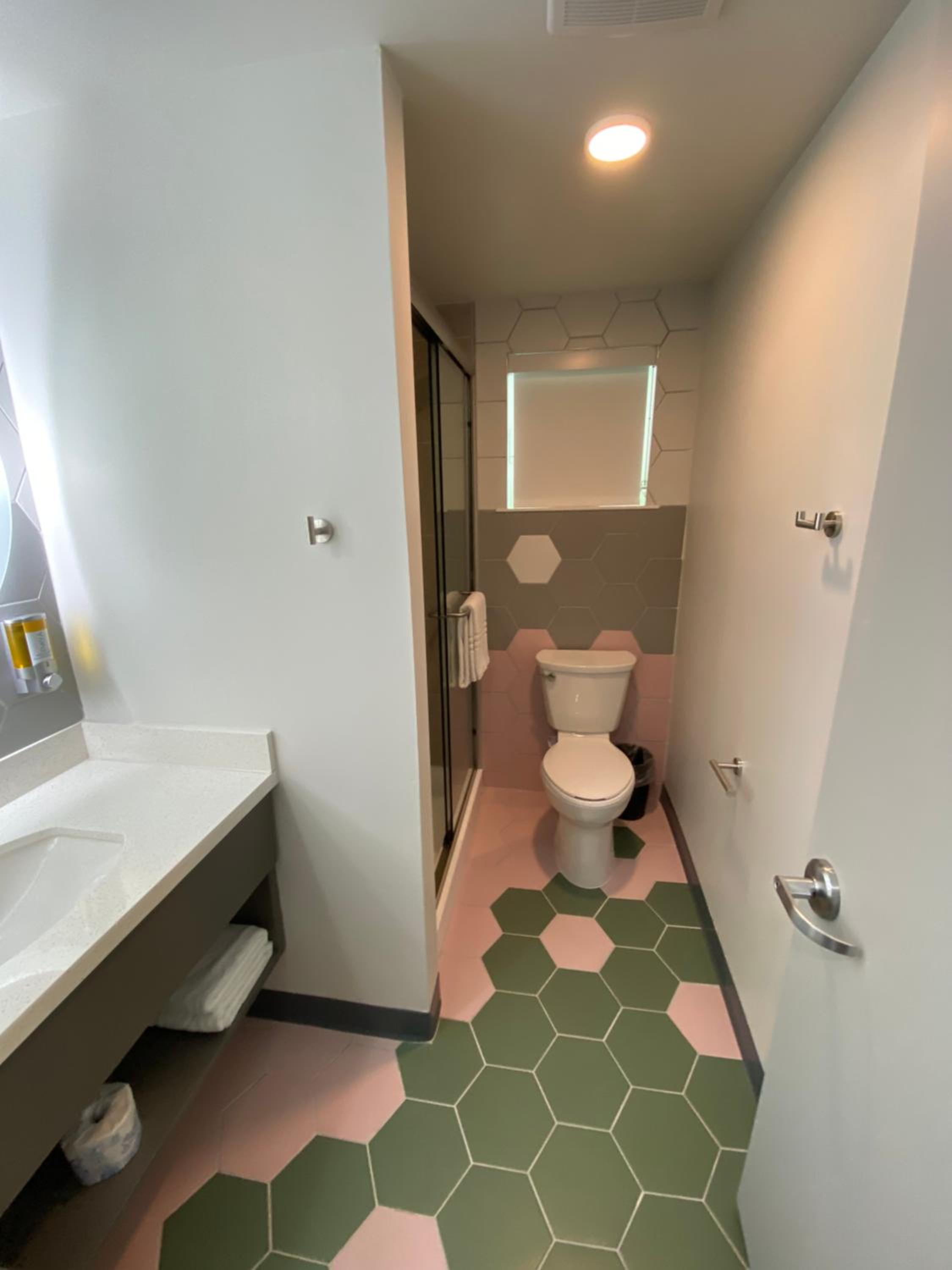 King Room - Newly Renovated Building - Photo 10
