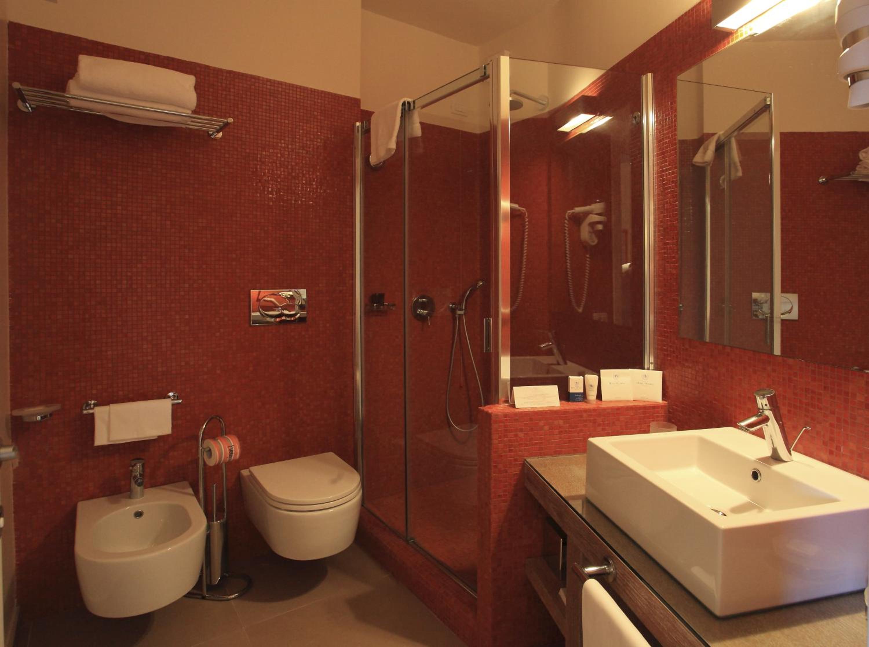 Superior Double or Twin Room with Side Sea View - Photo 6