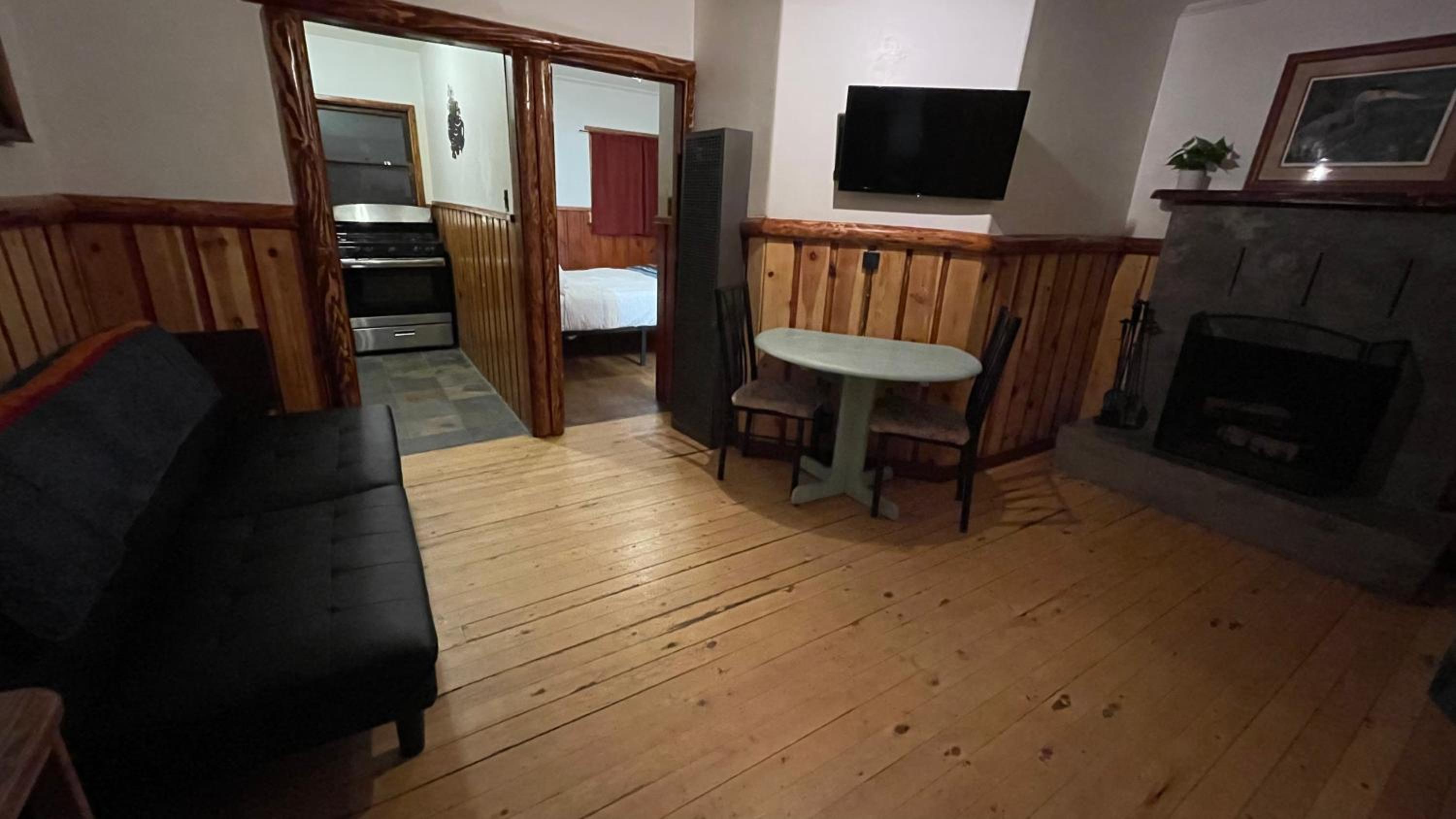 Deluxe Queen Suite - Photo 4