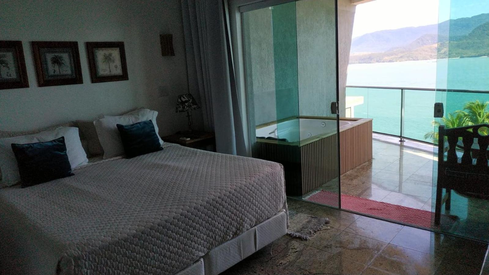 Family Room with Bath and Sea View photo 1